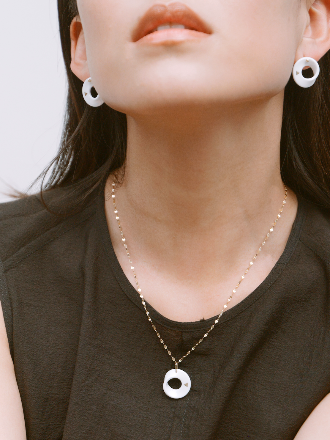 The Möbius High-Tech Ceramic Pendant Necklace - White