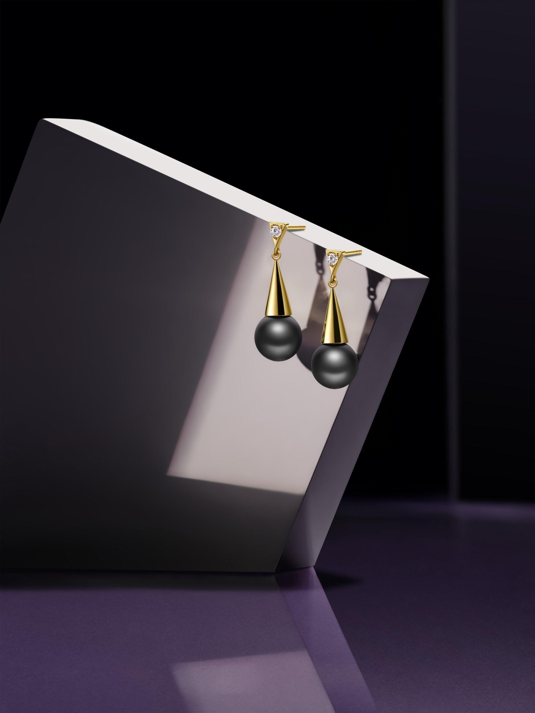 Black Tahitian Pearl Stud Earrings - 18K Solid Gold - YIN Fine Jewelry - Chinese Modern Gold Jewelry