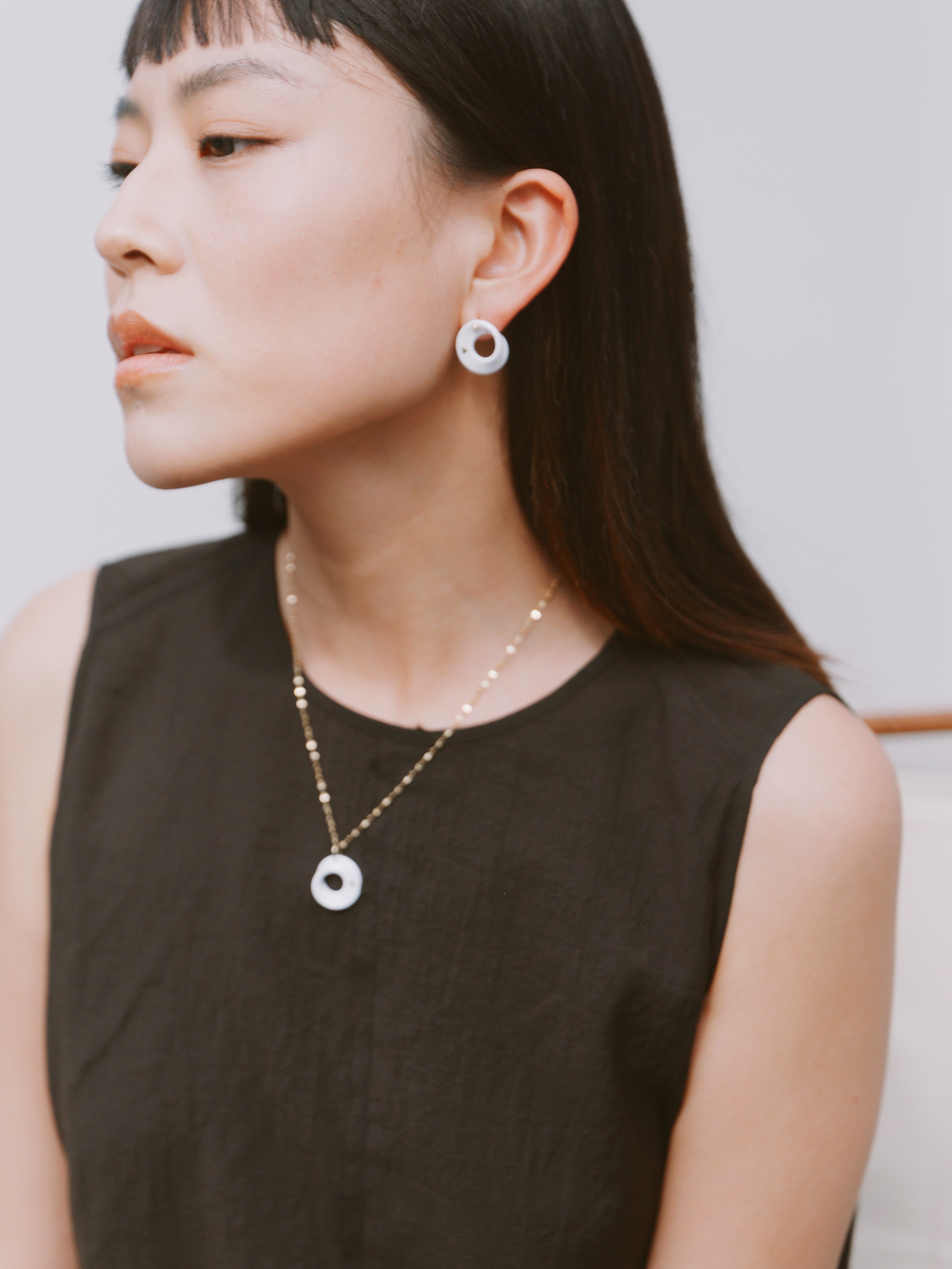 The Möbius High-Tech Ceramic Earrings - White