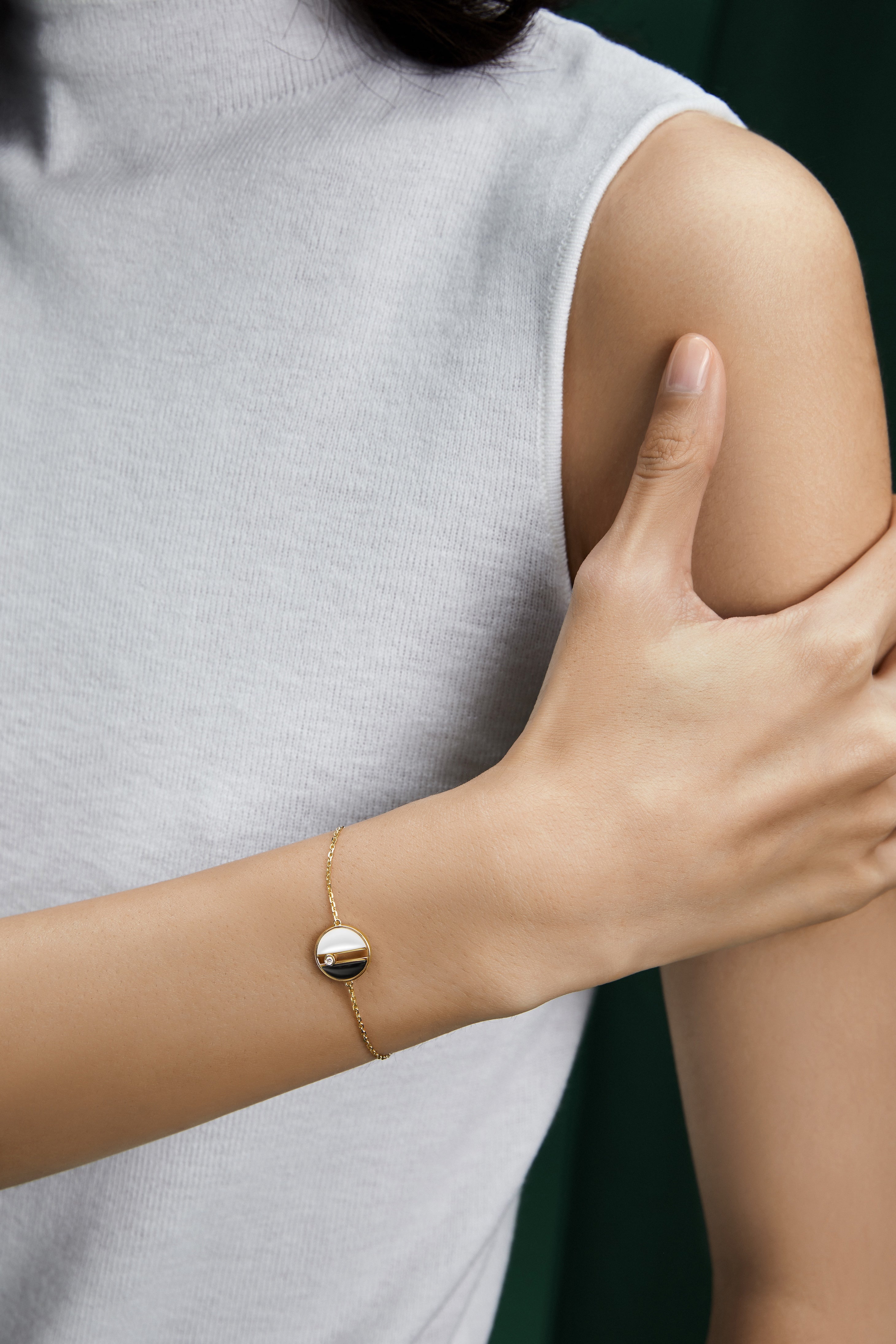 The Game of Weiqi Black & White Jade Bracelet - 18K Solid Gold - YIN Fine Jewelry - Chinese Modern Gold Jewelry