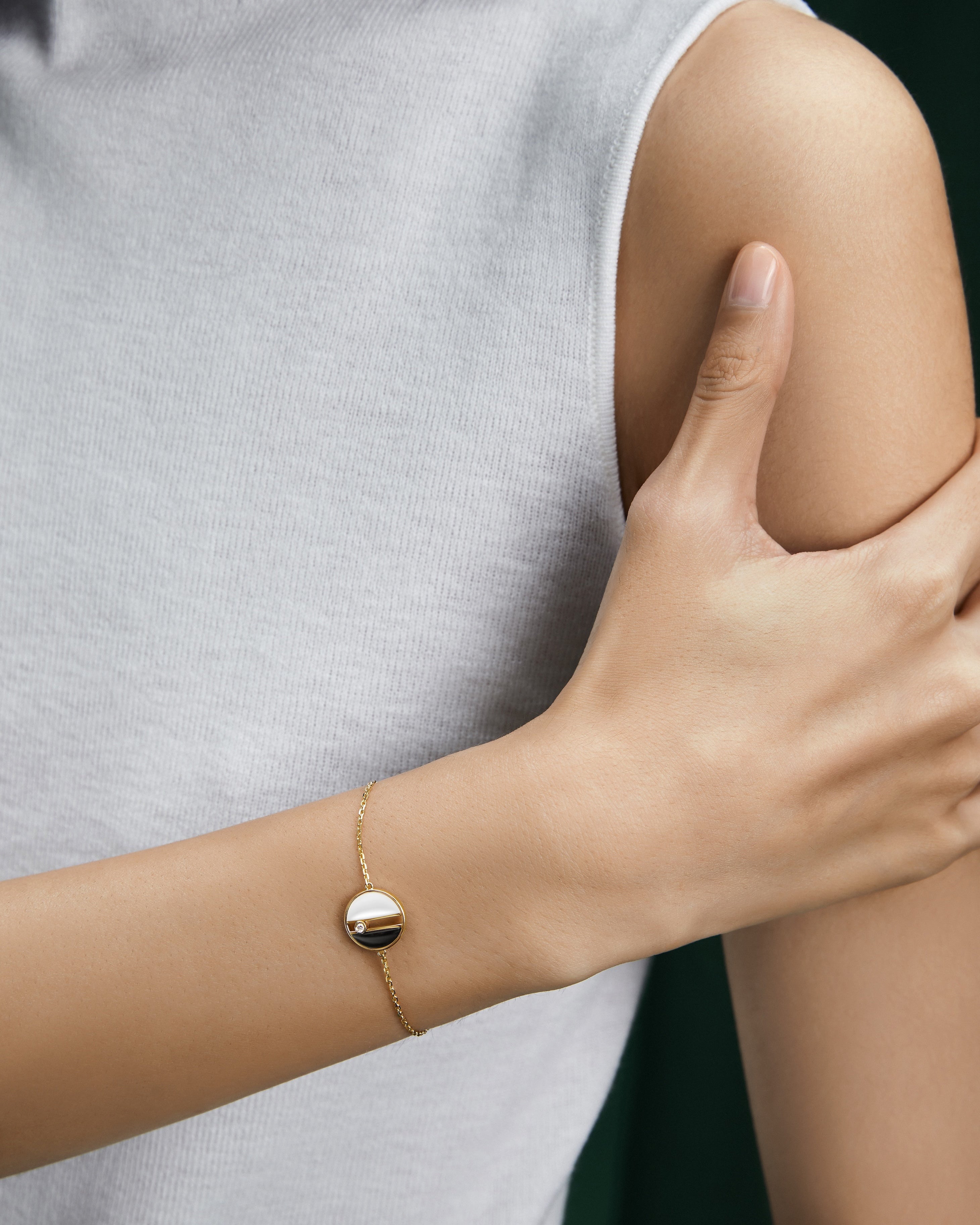 The Game of Weiqi Black & White Jade Bracelet - 18K Solid Gold - YIN Fine Jewelry - Chinese Modern Gold Jewelry