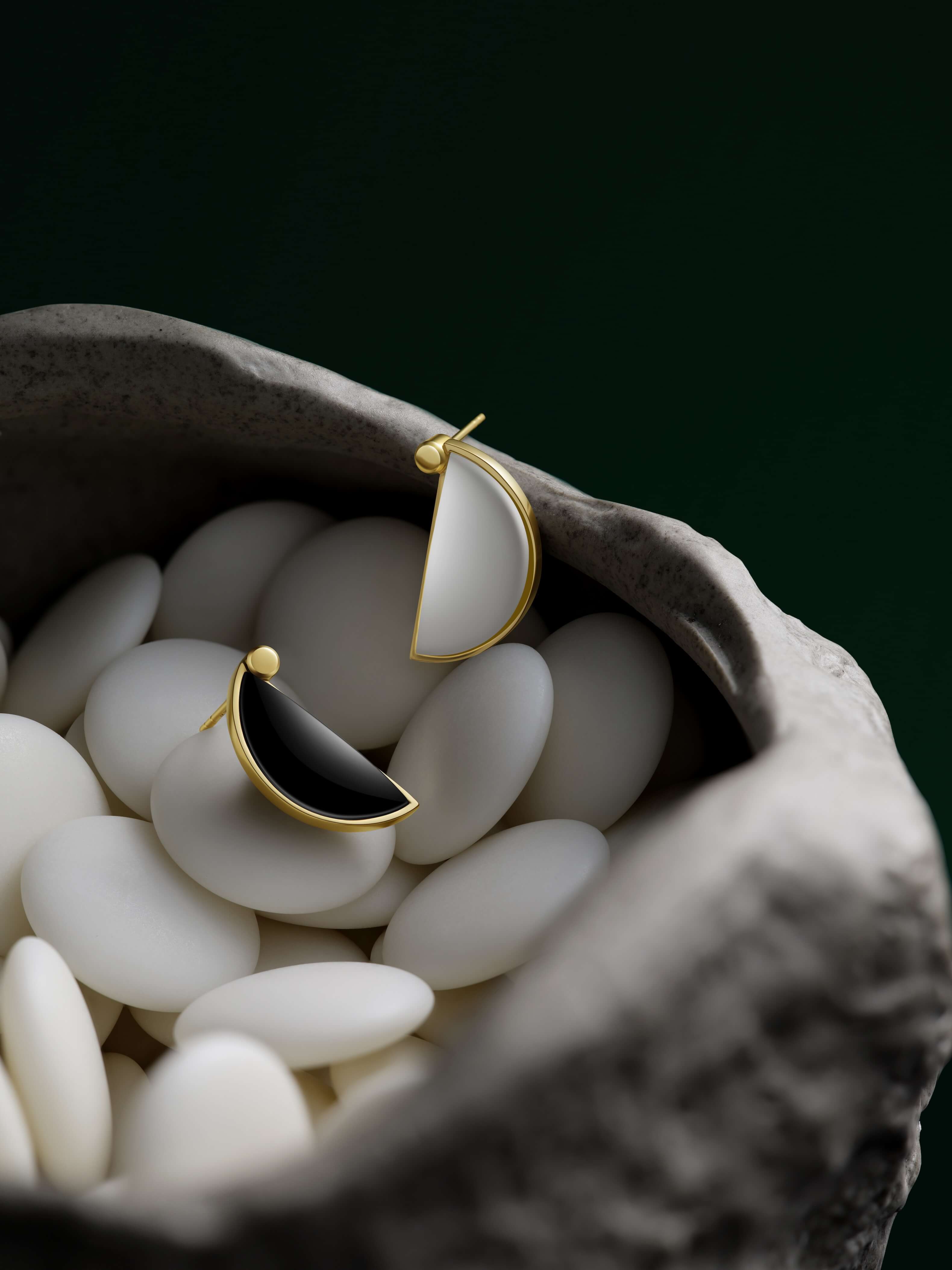 The Game of Weiqi Black & White Jade Earrings - 18K Solid Gold - YIN Fine Jewelry - Chinese Modern Gold Jewelry