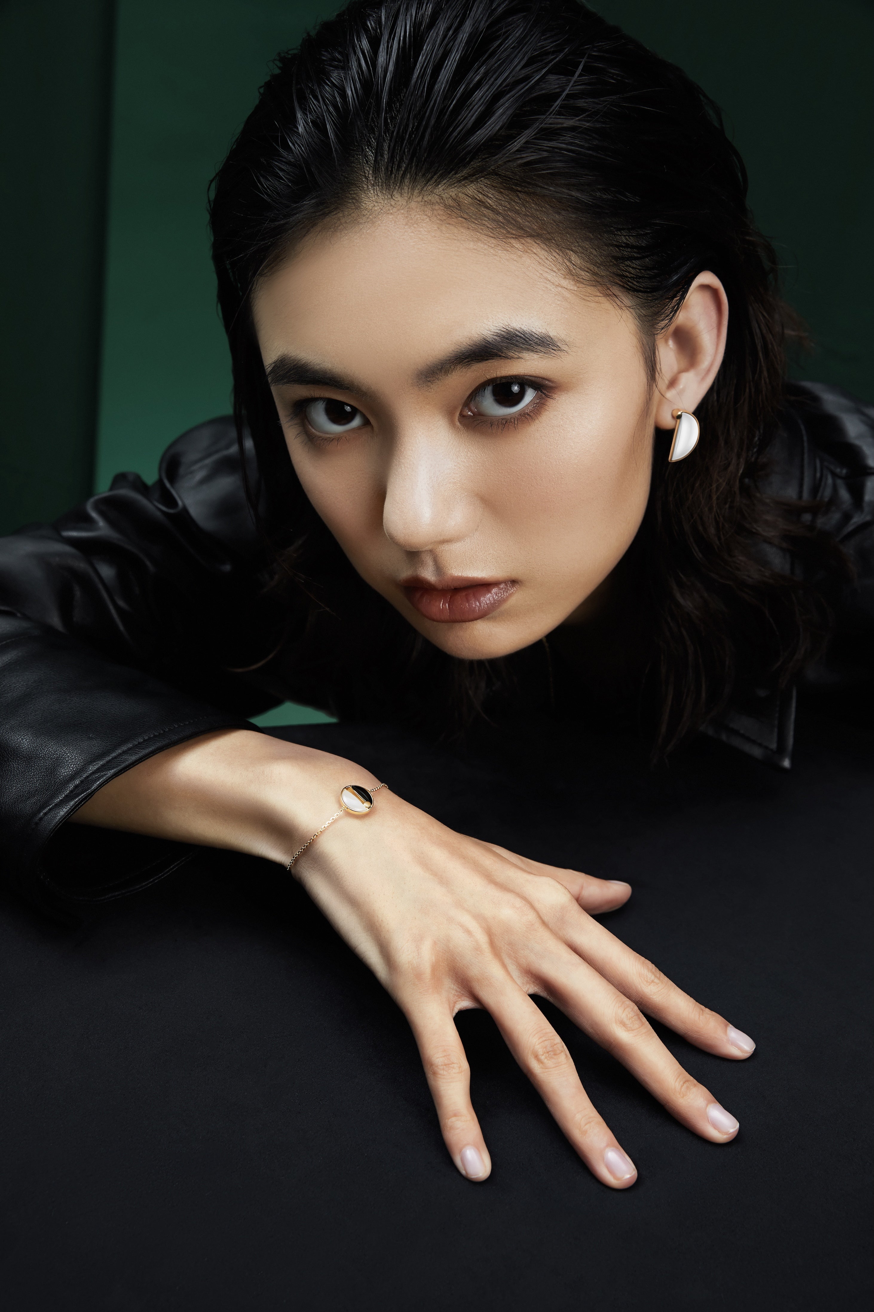 The Game of Weiqi Black & White Jade Earrings - 18K Solid Gold - YIN Fine Jewelry - Chinese Modern Gold Jewelry