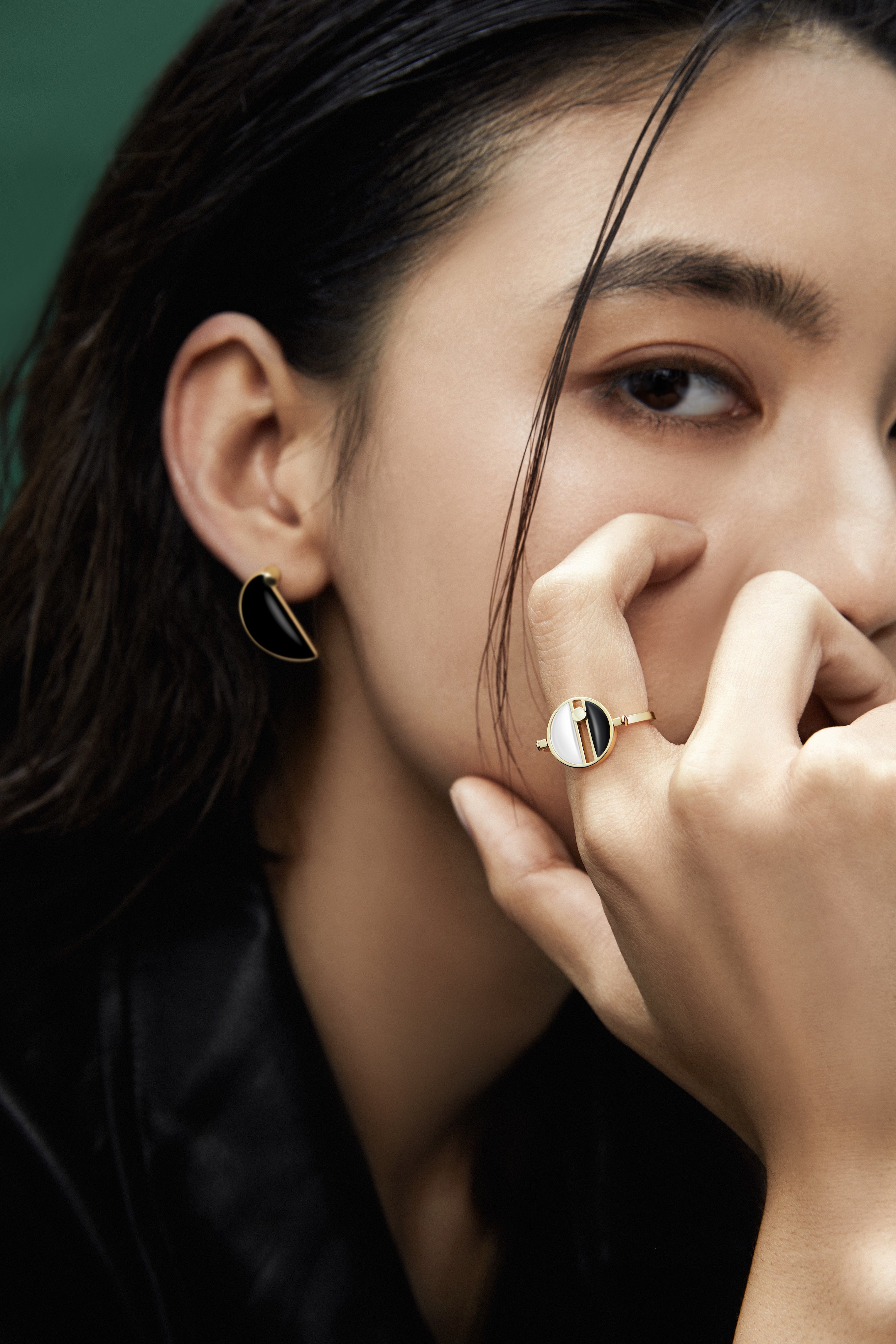 The Game of Weiqi Black & White Jade Flip Ring - 18K Solid Gold - YIN Fine Jewelry - Chinese Modern Gold Jewelry