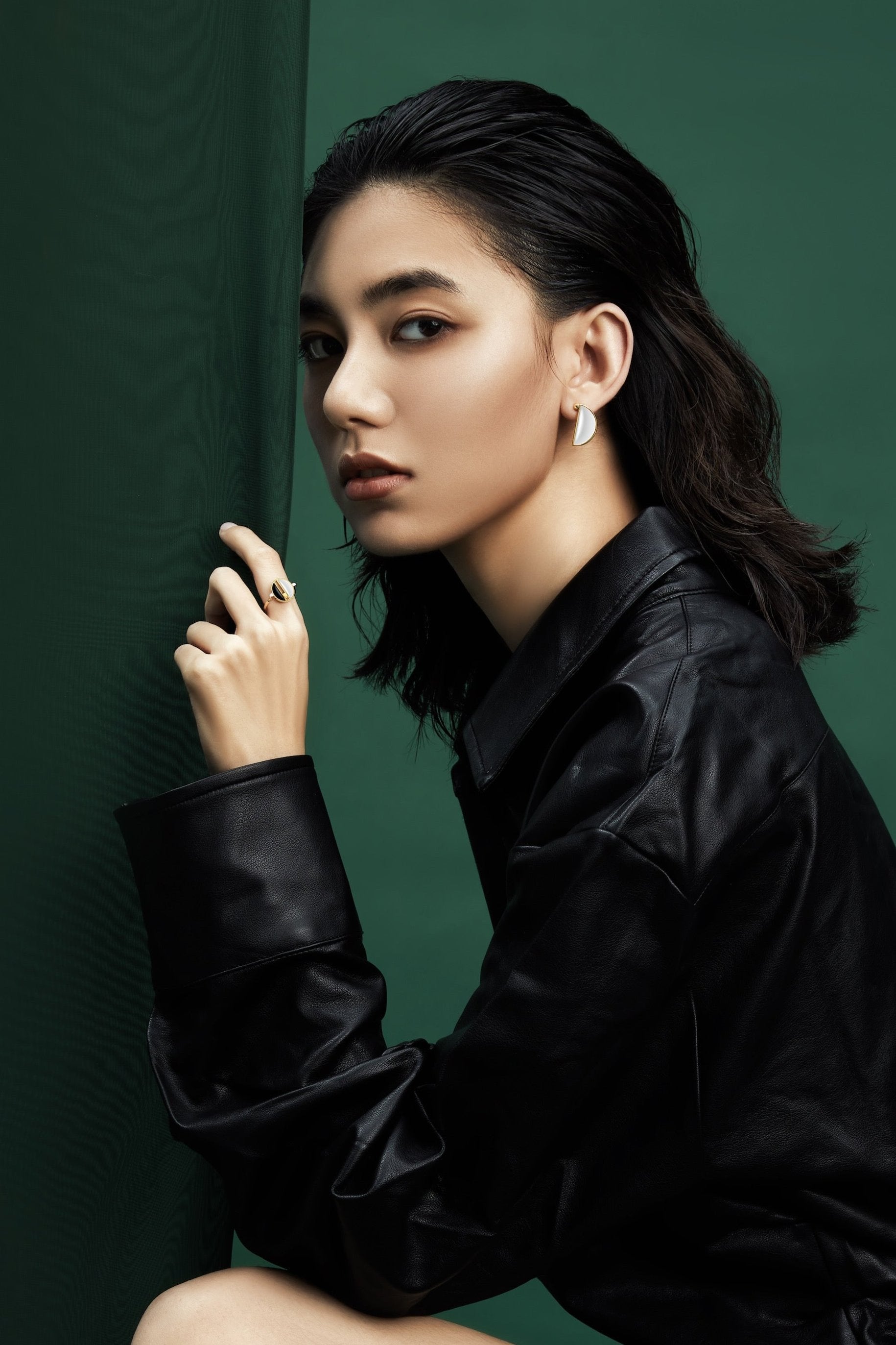 The Game of Weiqi Black & White Jade Flip Ring - 18K Solid Gold - YIN Fine Jewelry - Chinese Modern Gold Jewelry