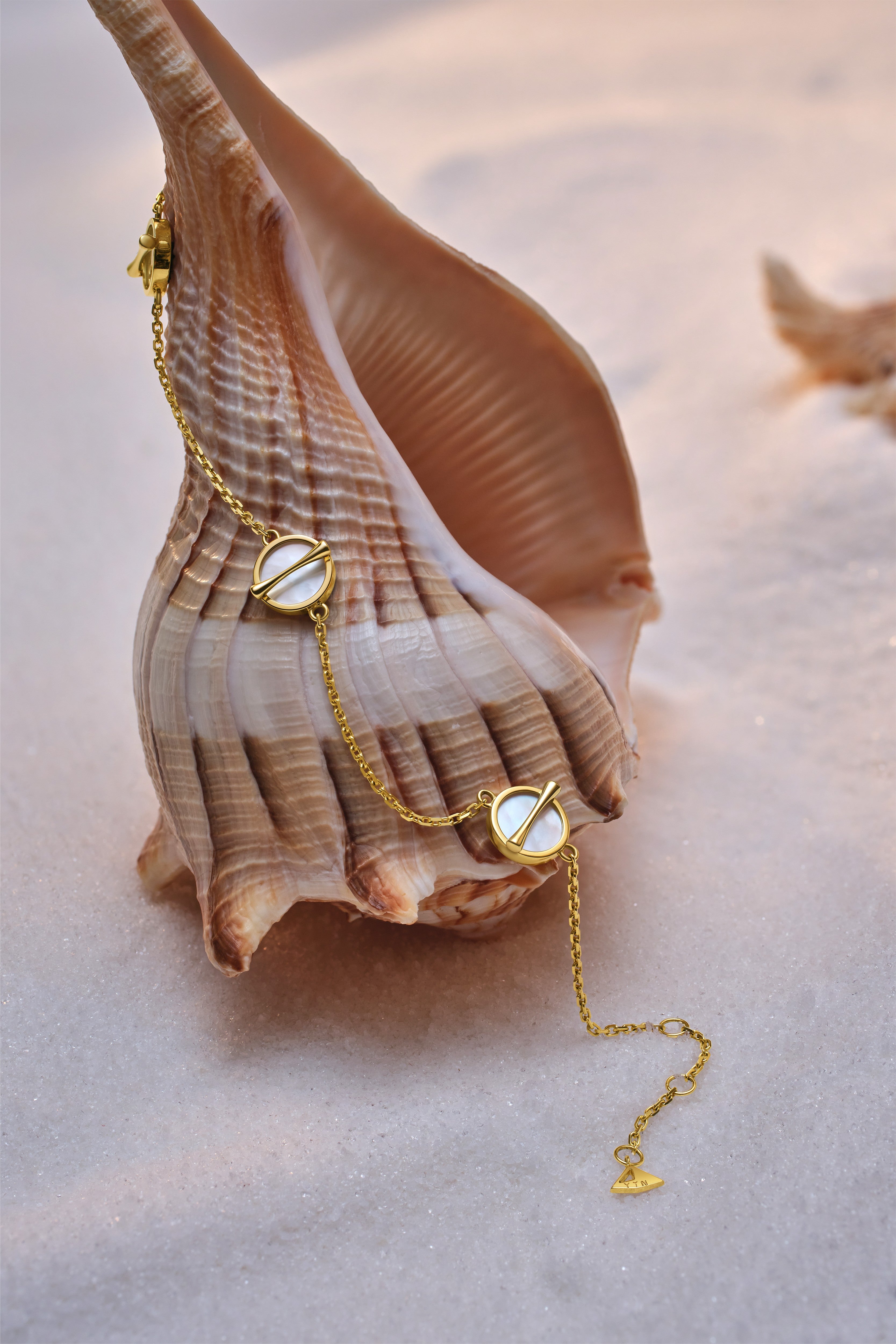 The Golden Ratio 3-motif Bracelet - Mother of Pearl - 18K Solid Gold - YIN Fine Jewelry - Chinese Modern Gold Jewelry