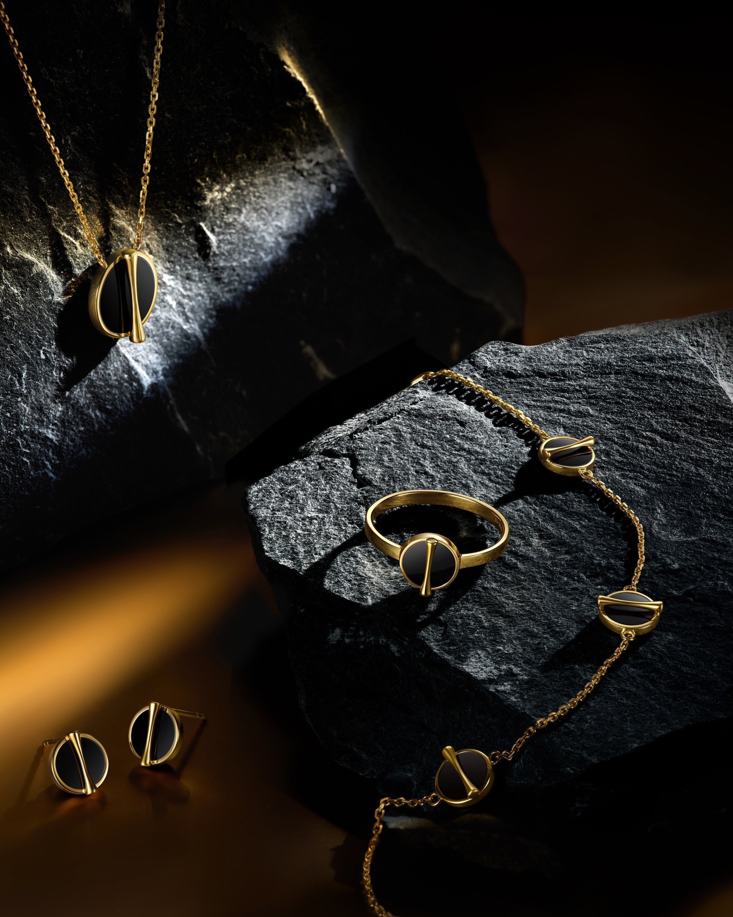 The Golden Ratio Ring - Onyx - 18K Solid Gold - YIN Fine Jewelry - Chinese Modern Gold Jewelry