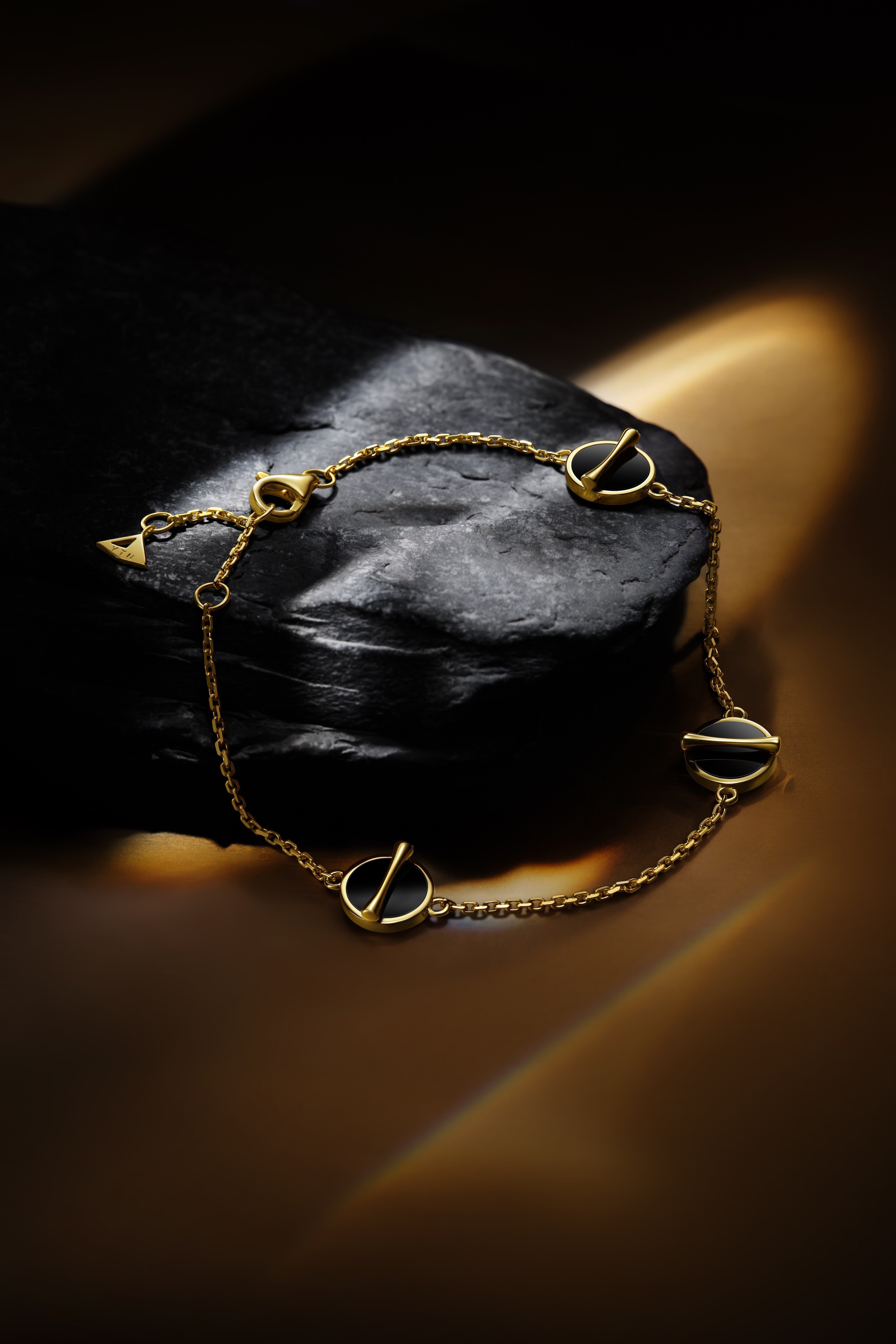 The Golden Ratio 3-motif Bracelet - Onyx - 18K Solid Gold - YIN Fine Jewelry - Chinese Modern Gold Jewelry