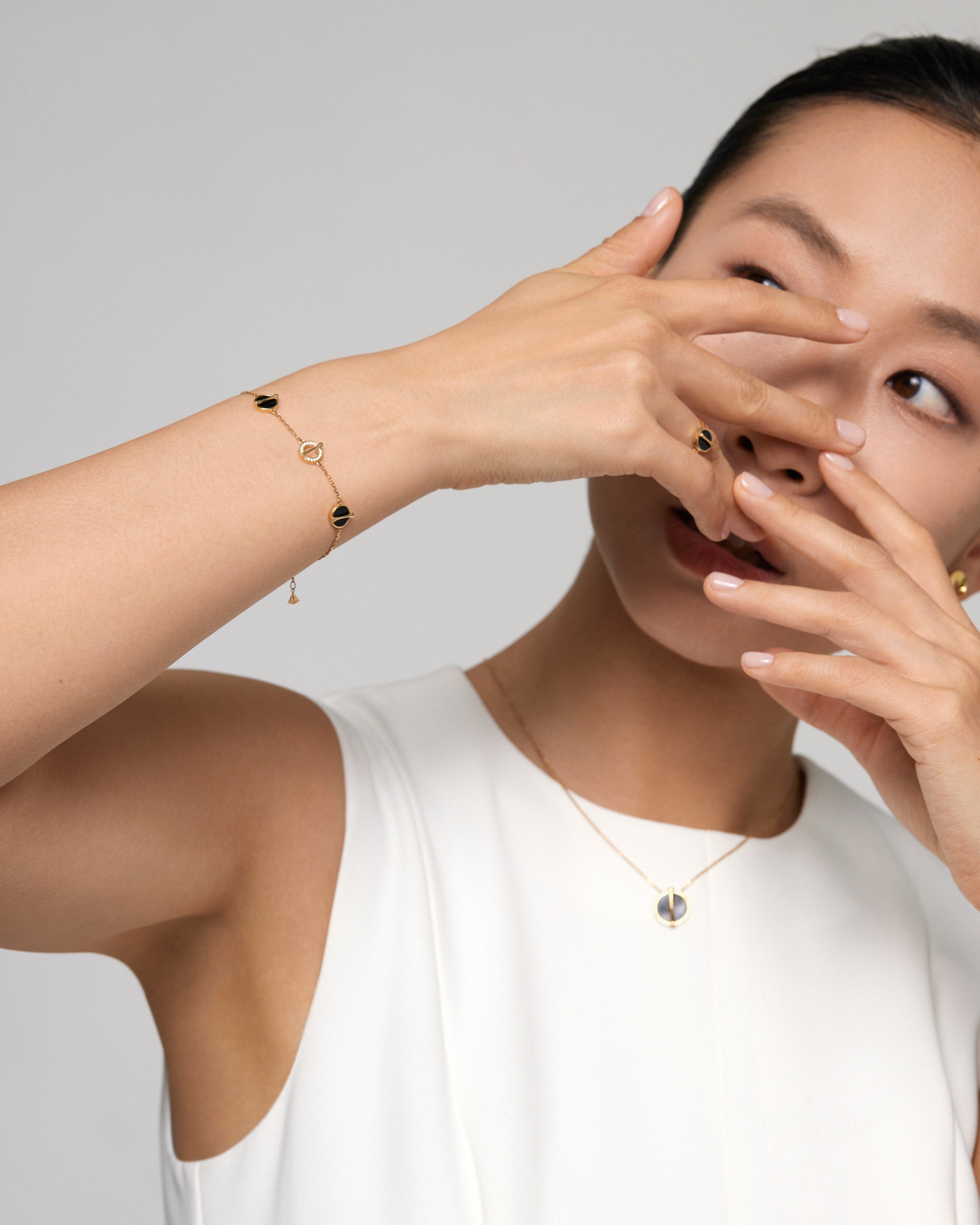 The Golden Ratio 5-motif Open Diamond Bracelet - 18k solid gold - onyx - YIN Fine Jewelry - Chinese Modern Gold Jewelry