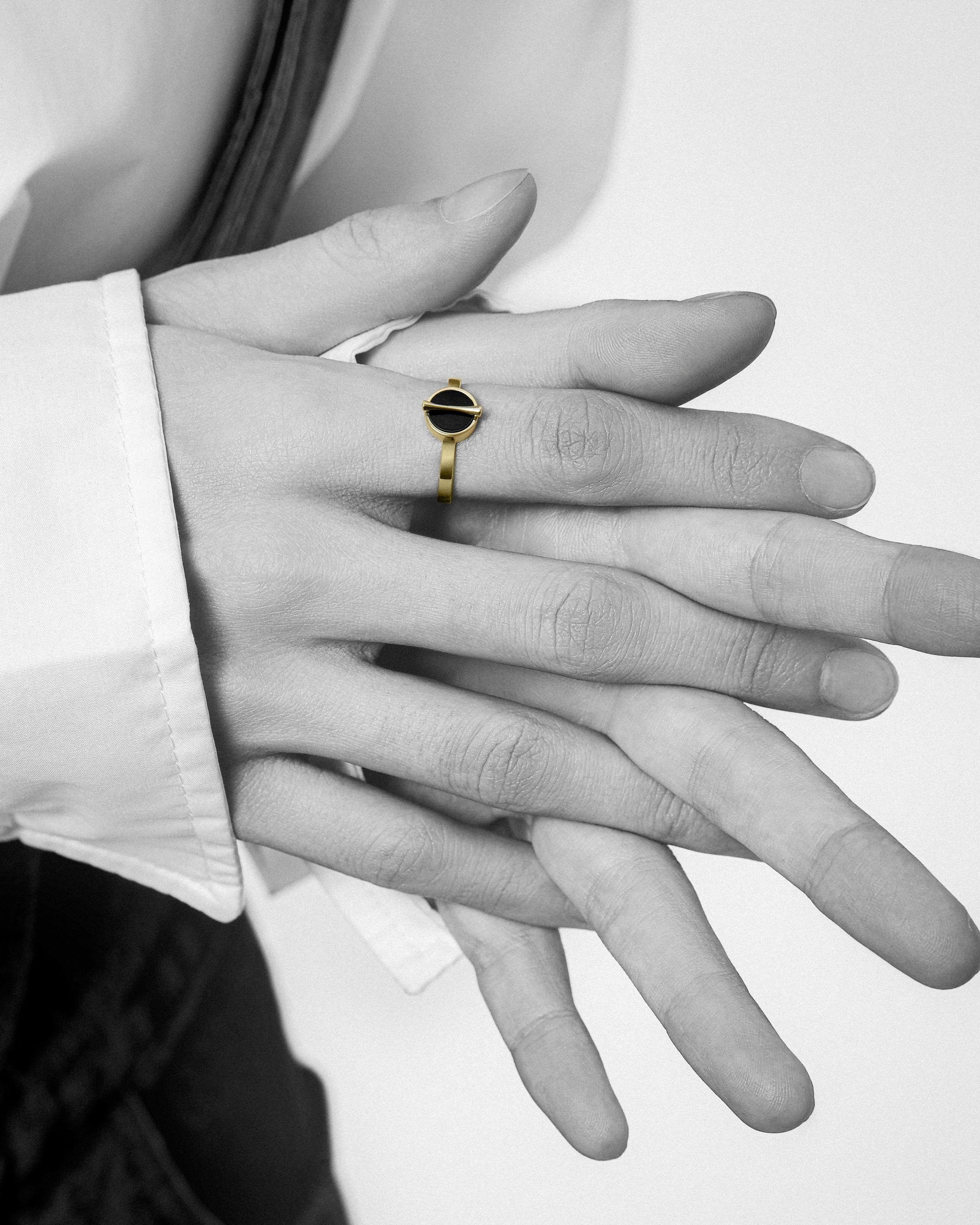 The Golden Ratio Ring - Onyx - 18K Solid Gold - YIN Fine Jewelry - Chinese Modern Gold Jewelry