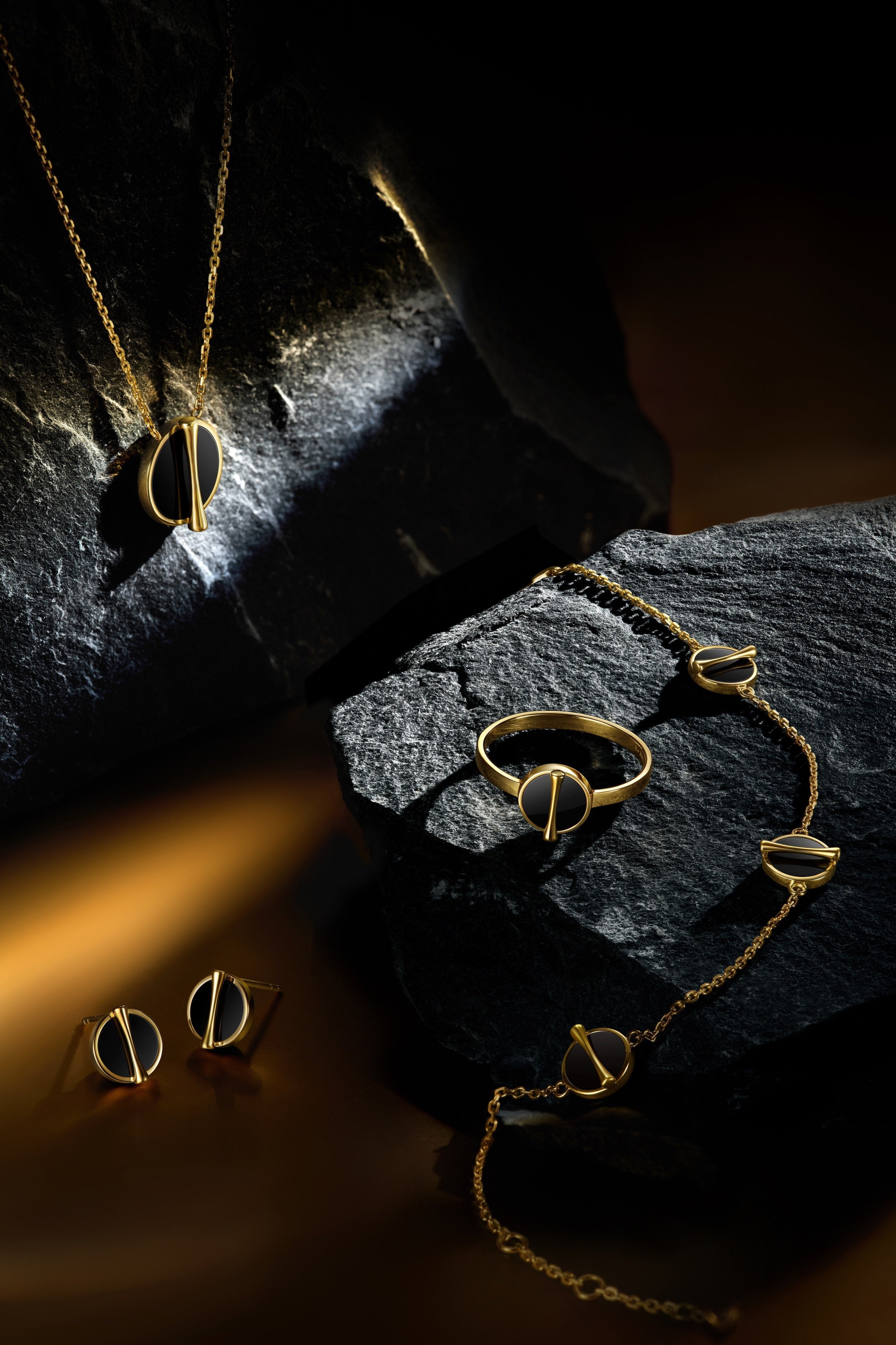 The Golden Ratio Stud Earrings - Onyx - 18K Solid Gold - YIN Fine Jewelry - Chinese Modern Gold Jewelry