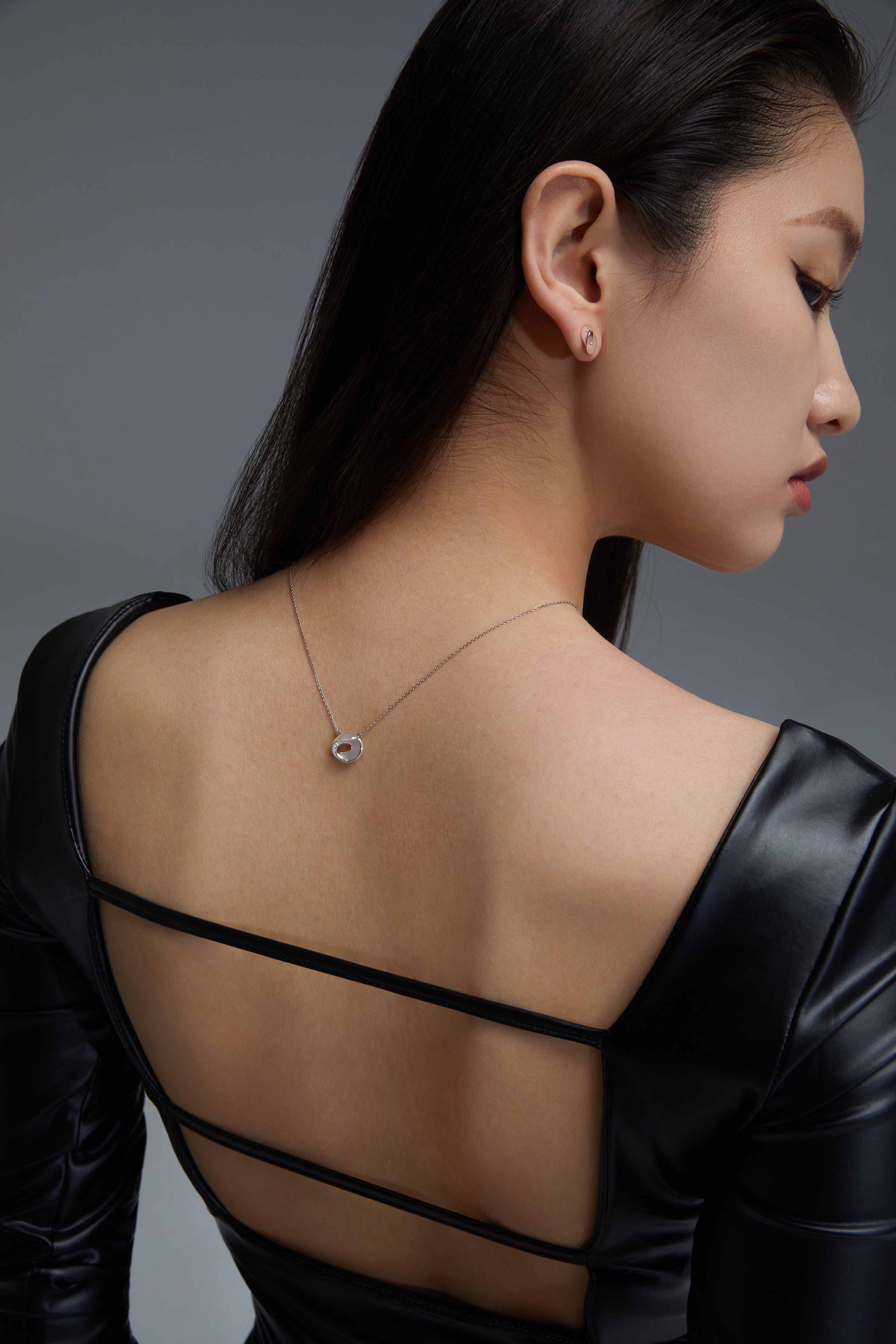 The Möbius Diamond Necklace - 18K Solid Gold - YIN Fine Jewelry - Chinese Modern Gold Jewelry