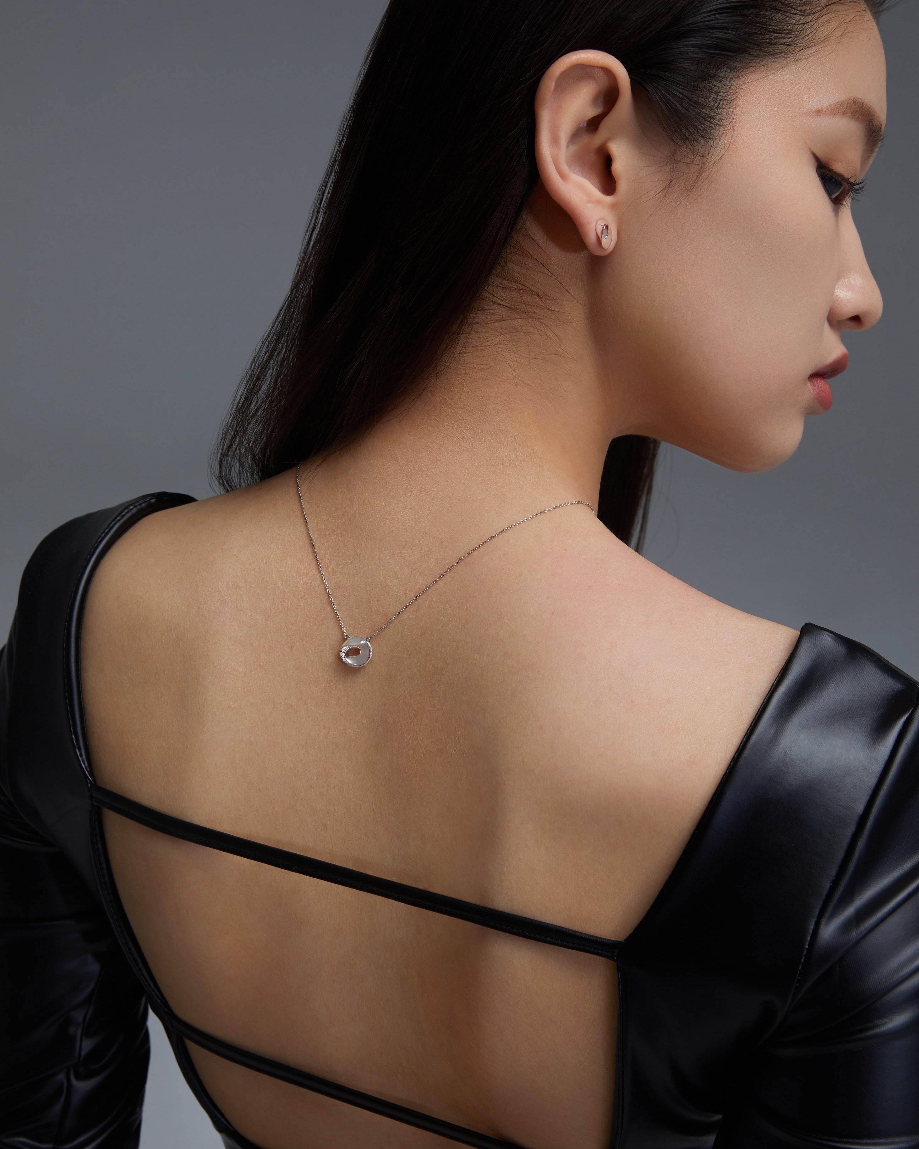 The Möbius Diamond Necklace - 18K Solid Gold - YIN Fine Jewelry - Chinese Modern Gold Jewelry