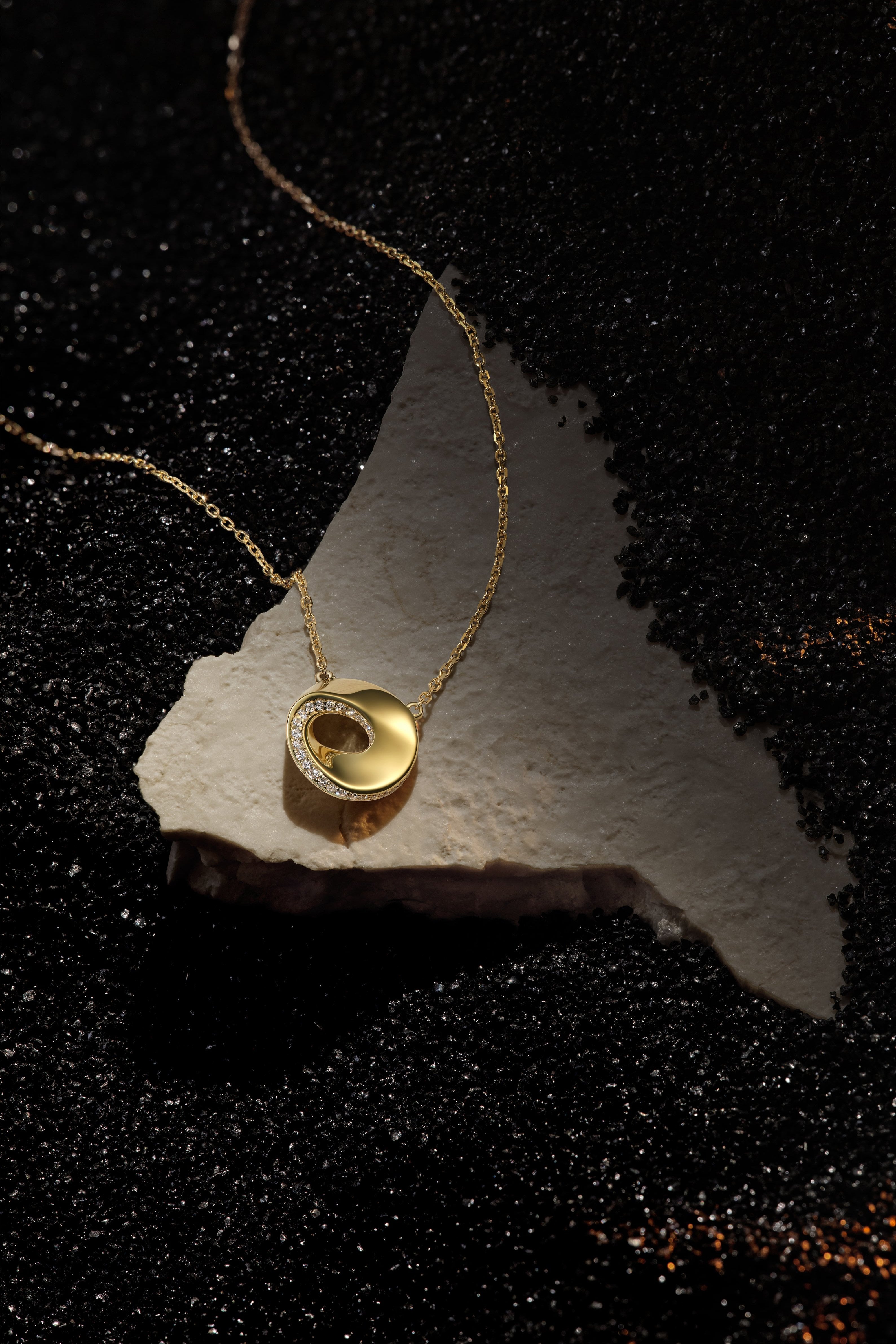 The Möbius Diamond Necklace - 18K Solid Gold - YIN Fine Jewelry - Chinese Modern Gold Jewelry
