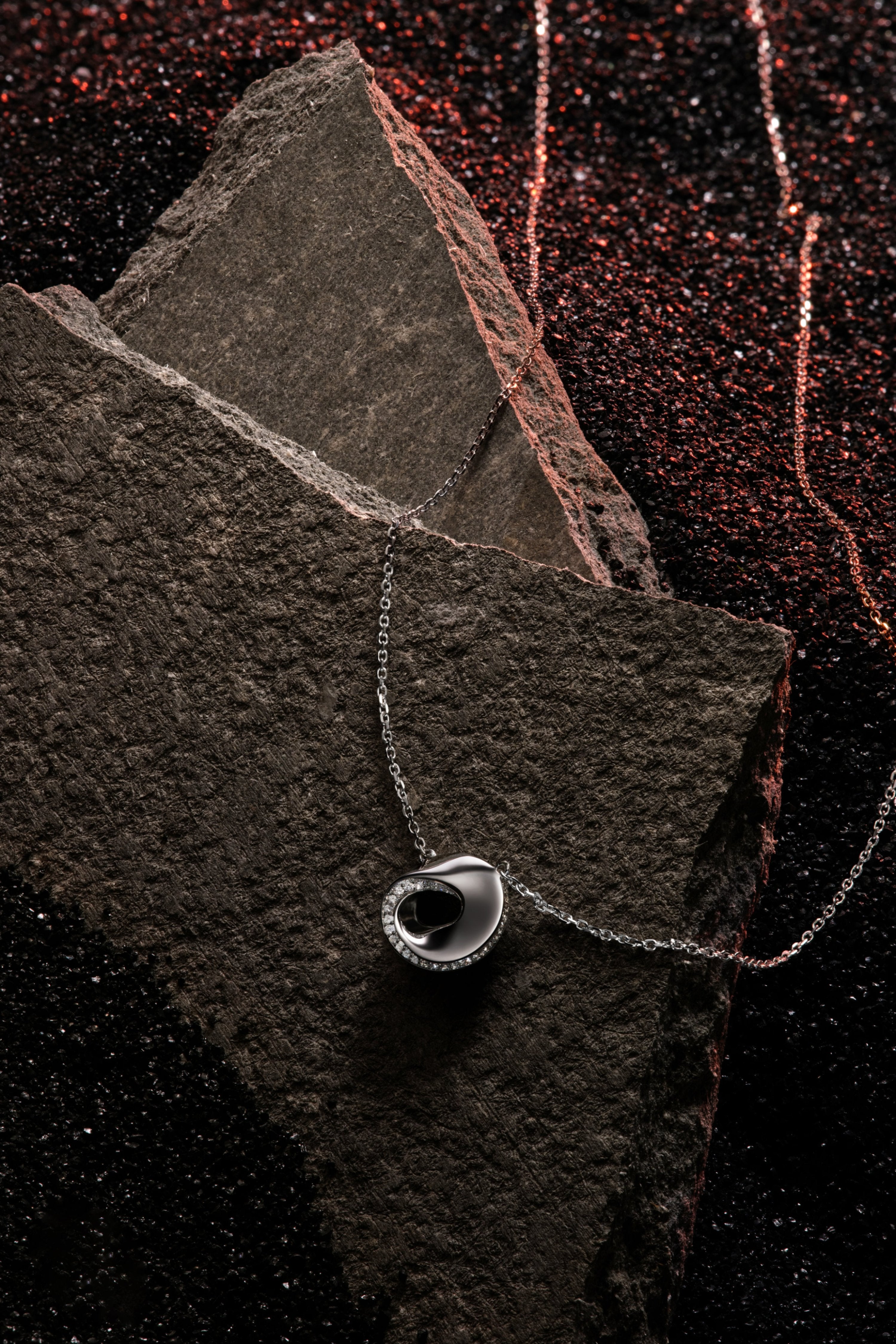 The Möbius Diamond Necklace - 18K Solid Gold - YIN Fine Jewelry - Chinese Modern Gold Jewelry