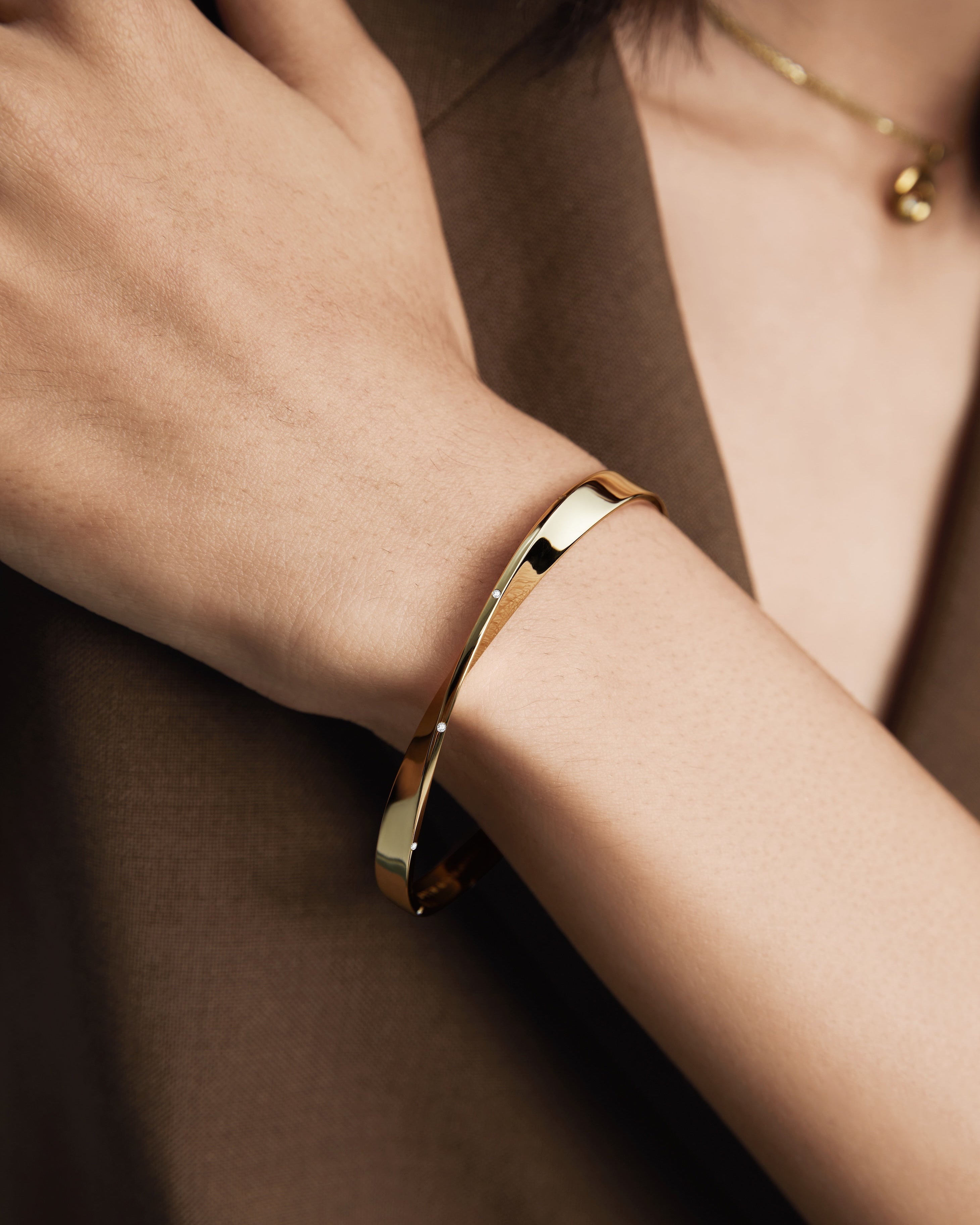 The Möbius Diamond Open Cuff Bangle - 18K Solid Gold - YIN Fine Jewelry - Chinese Modern Gold Jewelry