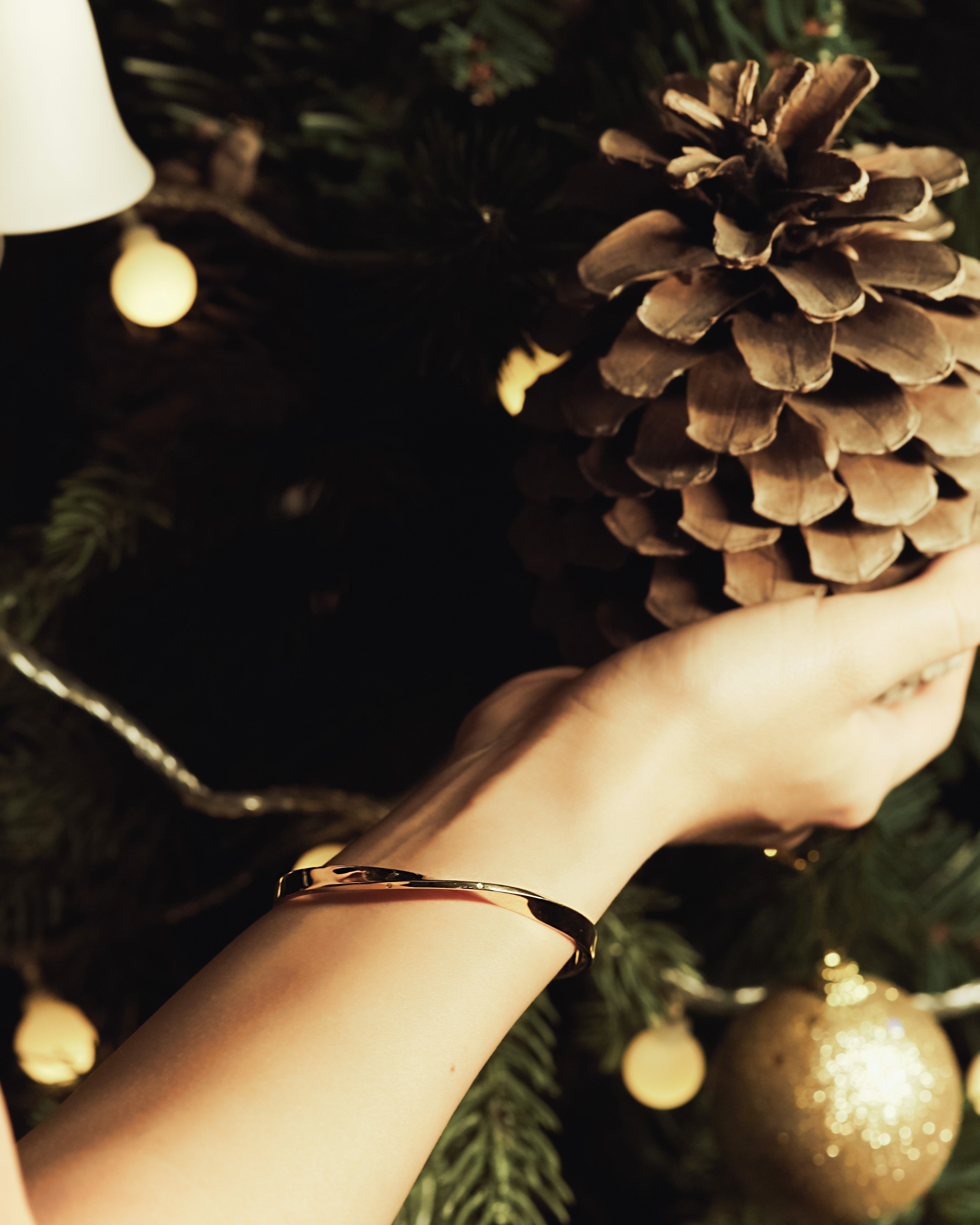 The Möbius Diamond Open Cuff Bangle - 18K Solid Gold - YIN Fine Jewelry - Chinese Modern Gold Jewelry
