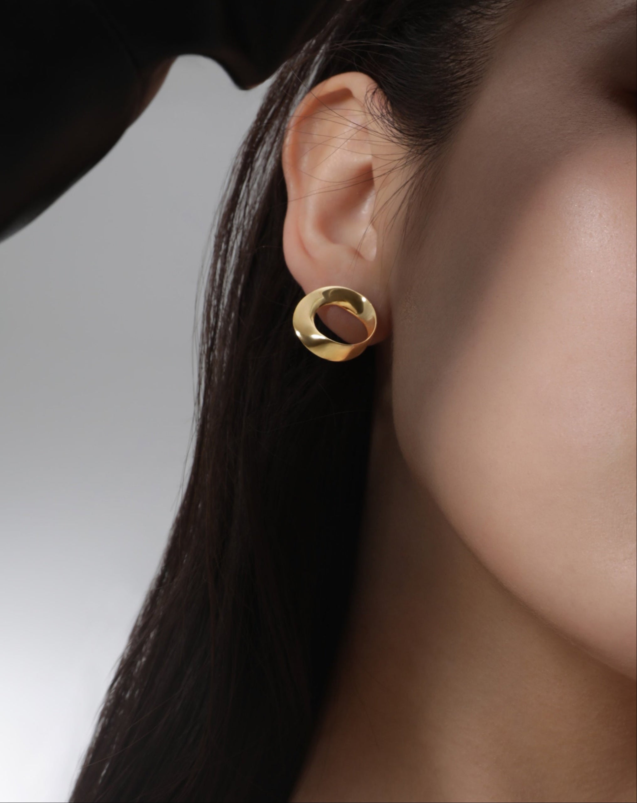 The Möbius Large Earrings - Glossy/Matte - 18K Solid Gold - YIN Fine Jewelry - Chinese Modern Gold Jewelry