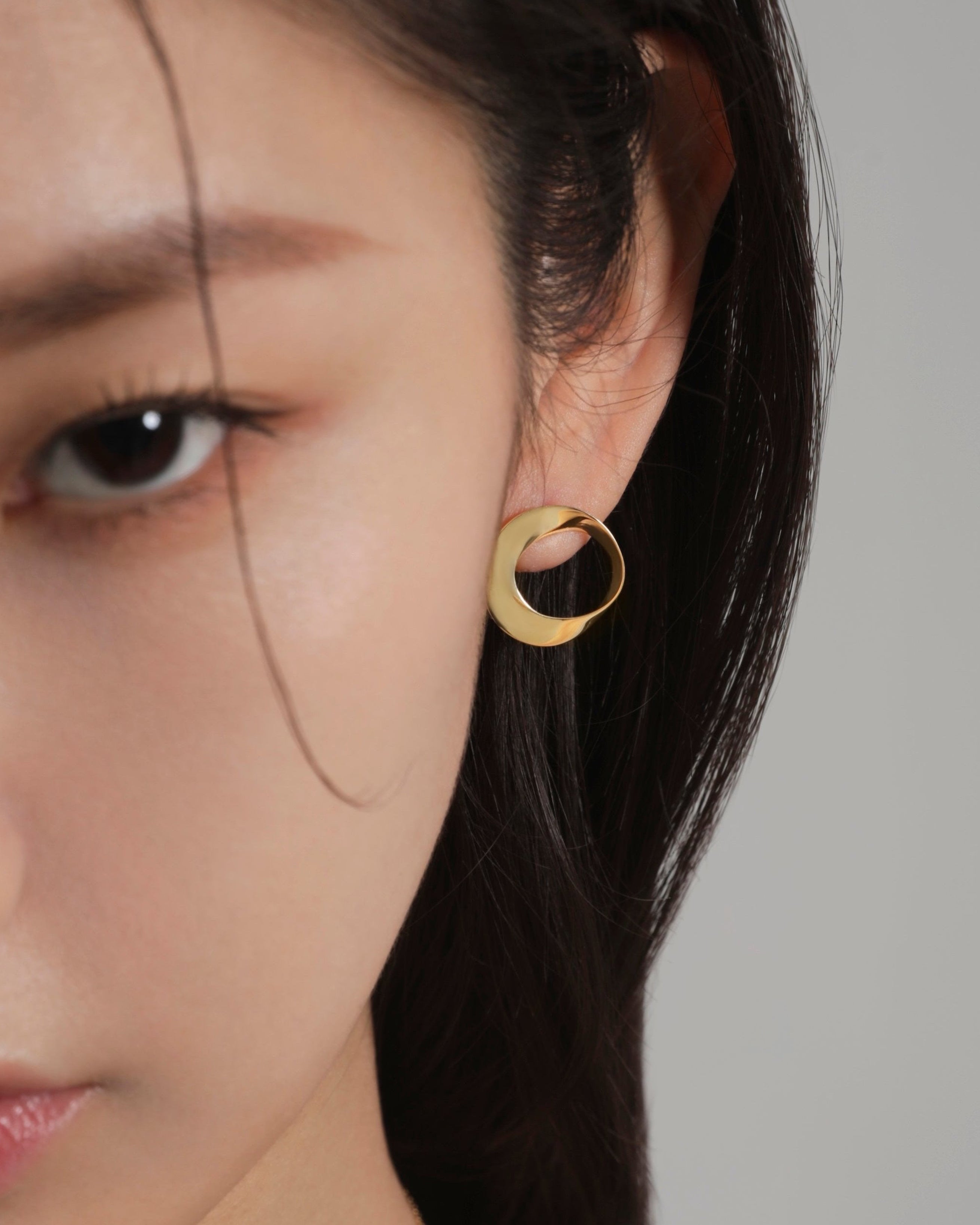 The Möbius Large Earrings - Glossy/Matte - 18K Solid Gold - YIN Fine Jewelry - Chinese Modern Gold Jewelry