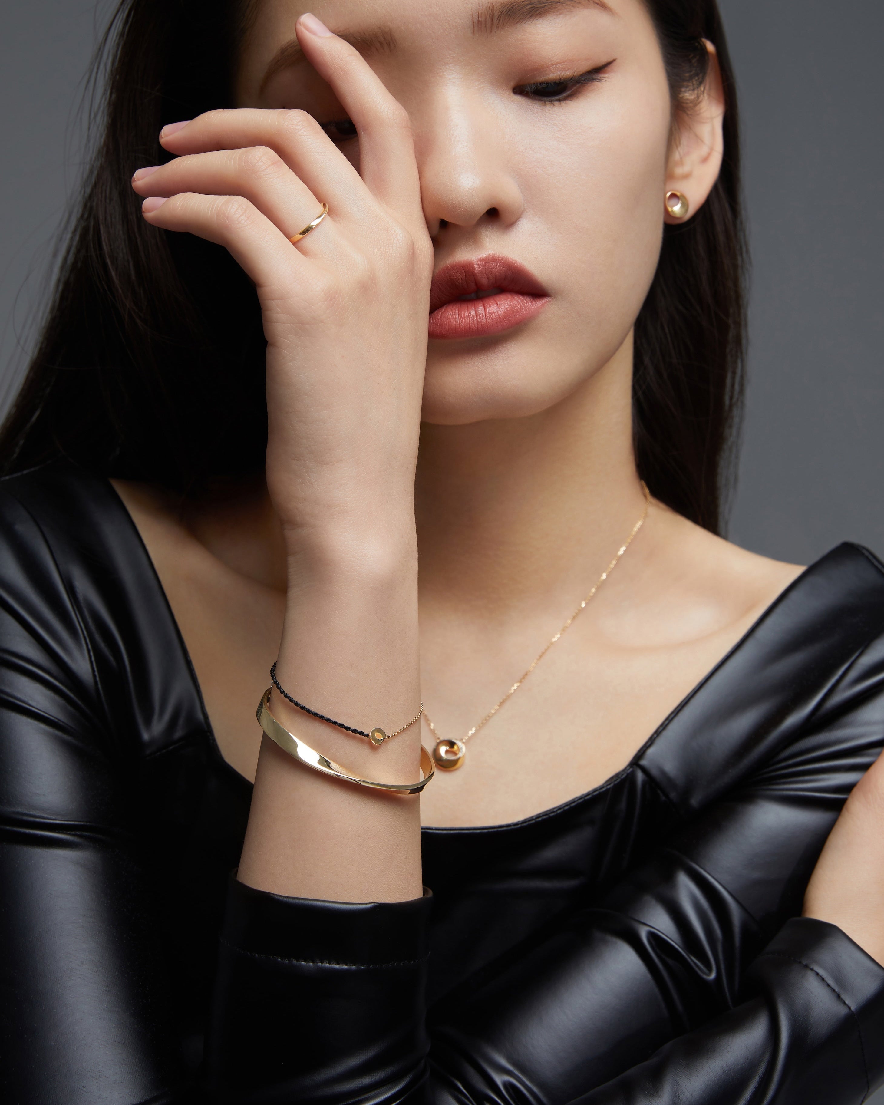 The Möbius Medium Earrings - Glossy/Matte - 18K Solid Gold - YIN Fine Jewelry - Chinese Modern Gold Jewelry