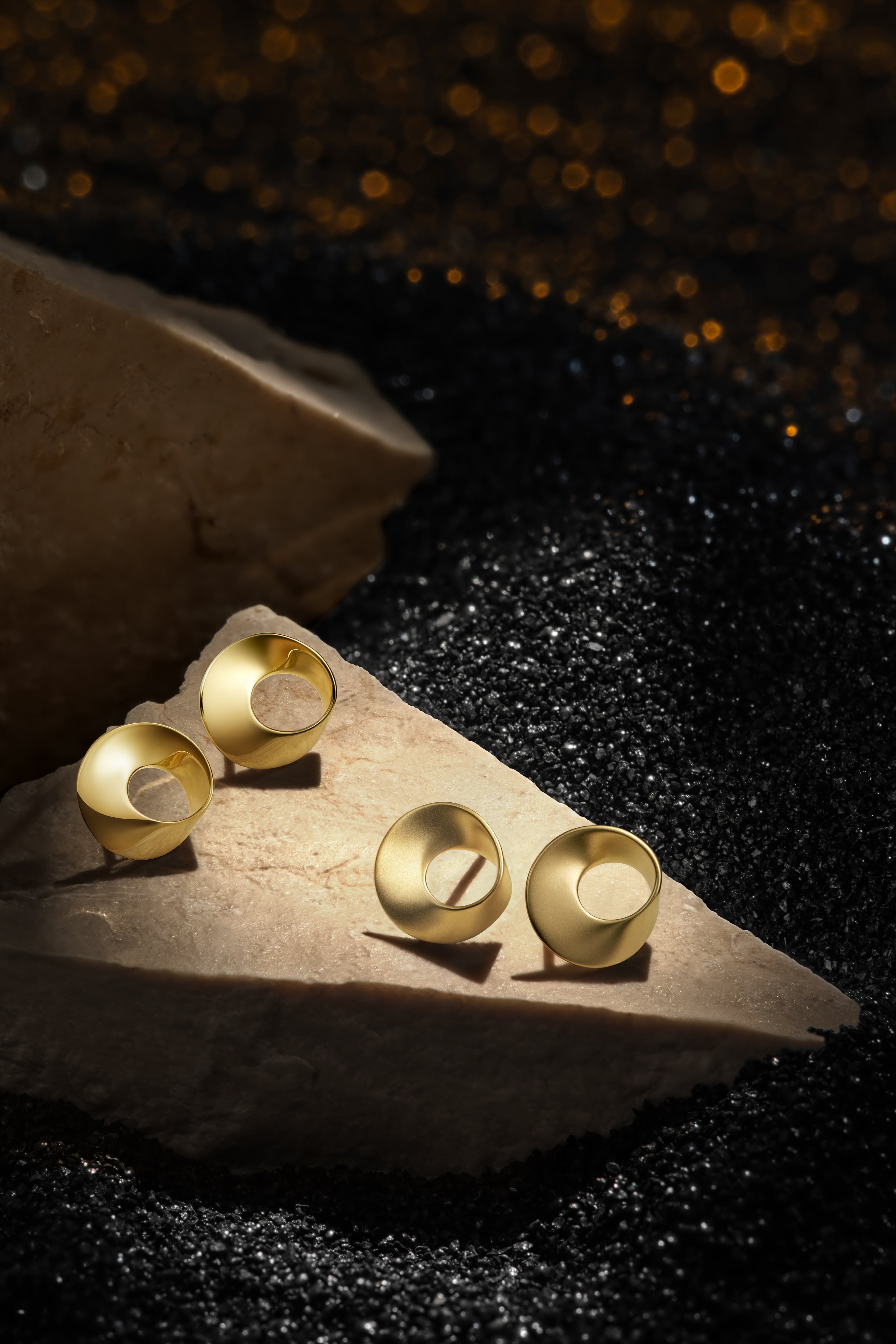 The Möbius Medium Earrings - Glossy/Matte - 18K Solid Gold - YIN Fine Jewelry - Chinese Modern Gold Jewelry