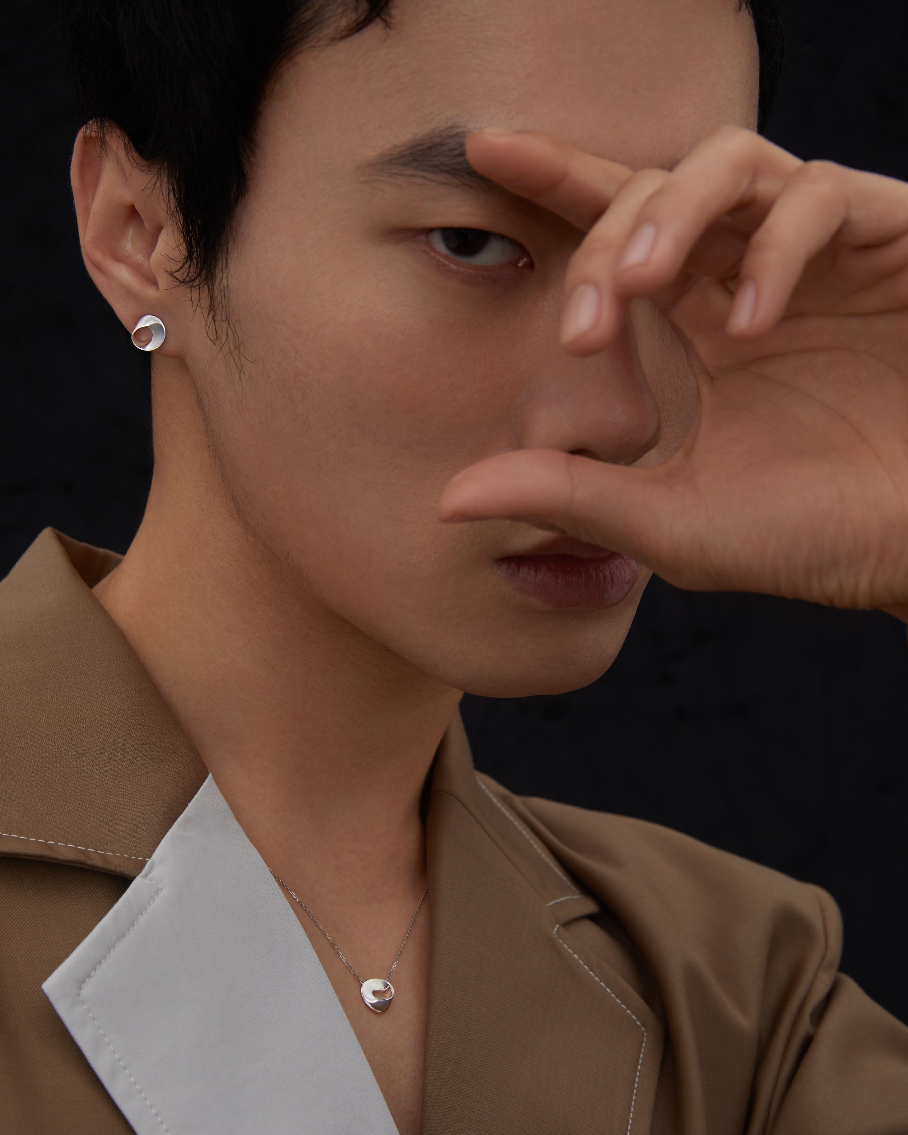 The Mobius Necklace - 18k solid gold-Inspired by the mobius strip-YIN Fine Jewelry-Chinese Modern Gold Jewelry