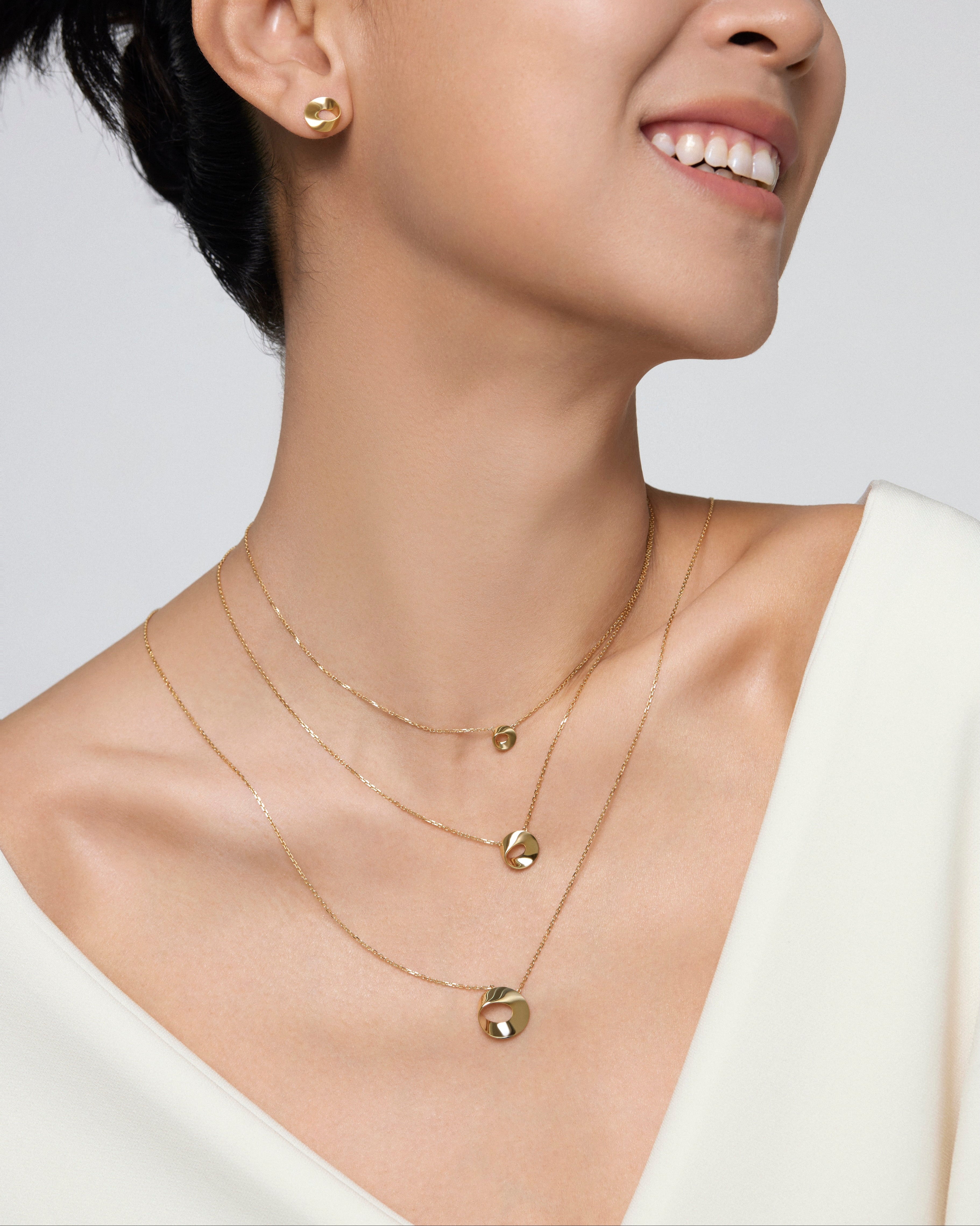 The Möbius Necklace - Small - 18K Solid Gold - YIN Fine Jewelry - Chinese Modern Gold Jewelry