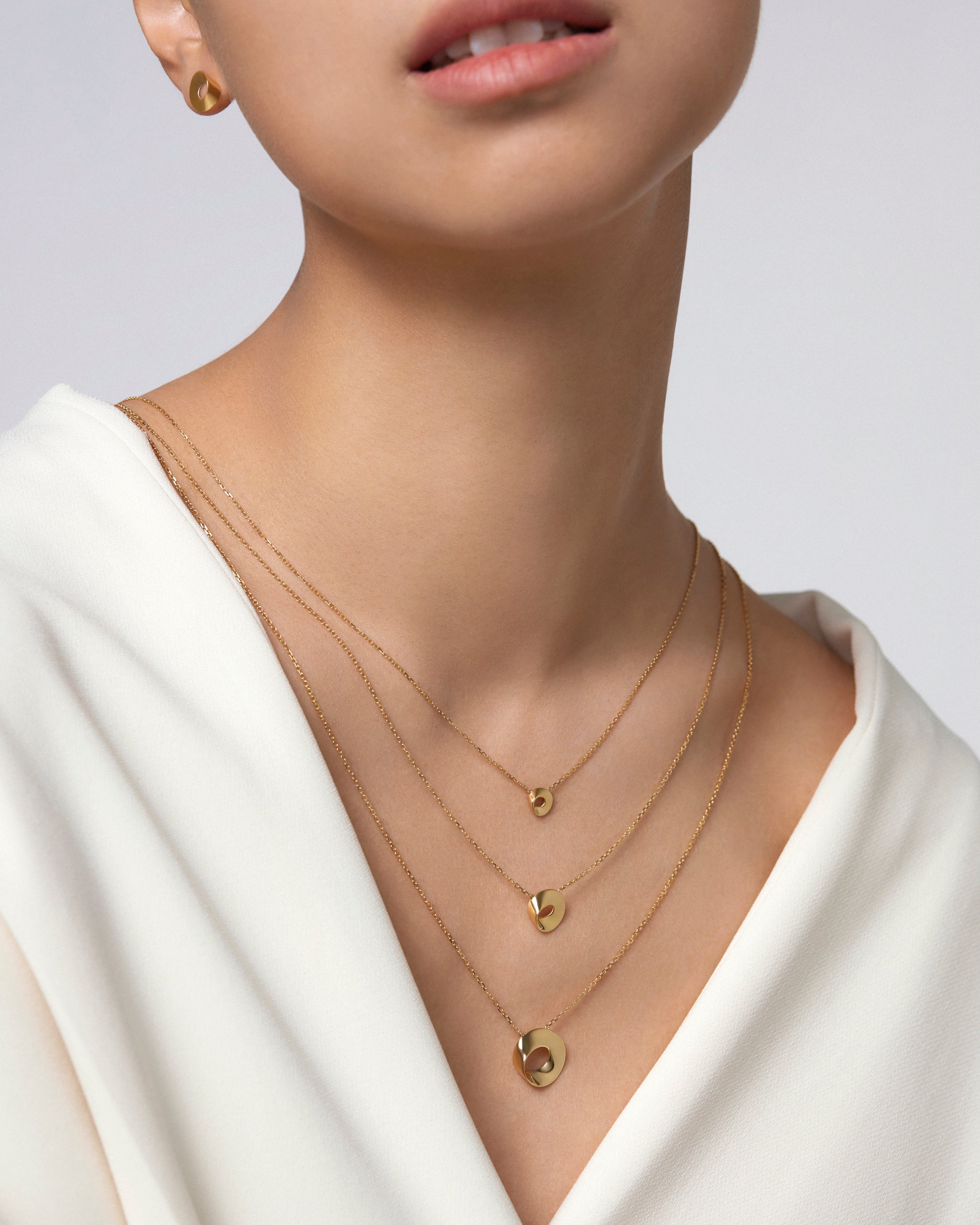 The Möbius Necklace - Small - 18K Solid Gold - YIN Fine Jewelry - Chinese Modern Gold Jewelry