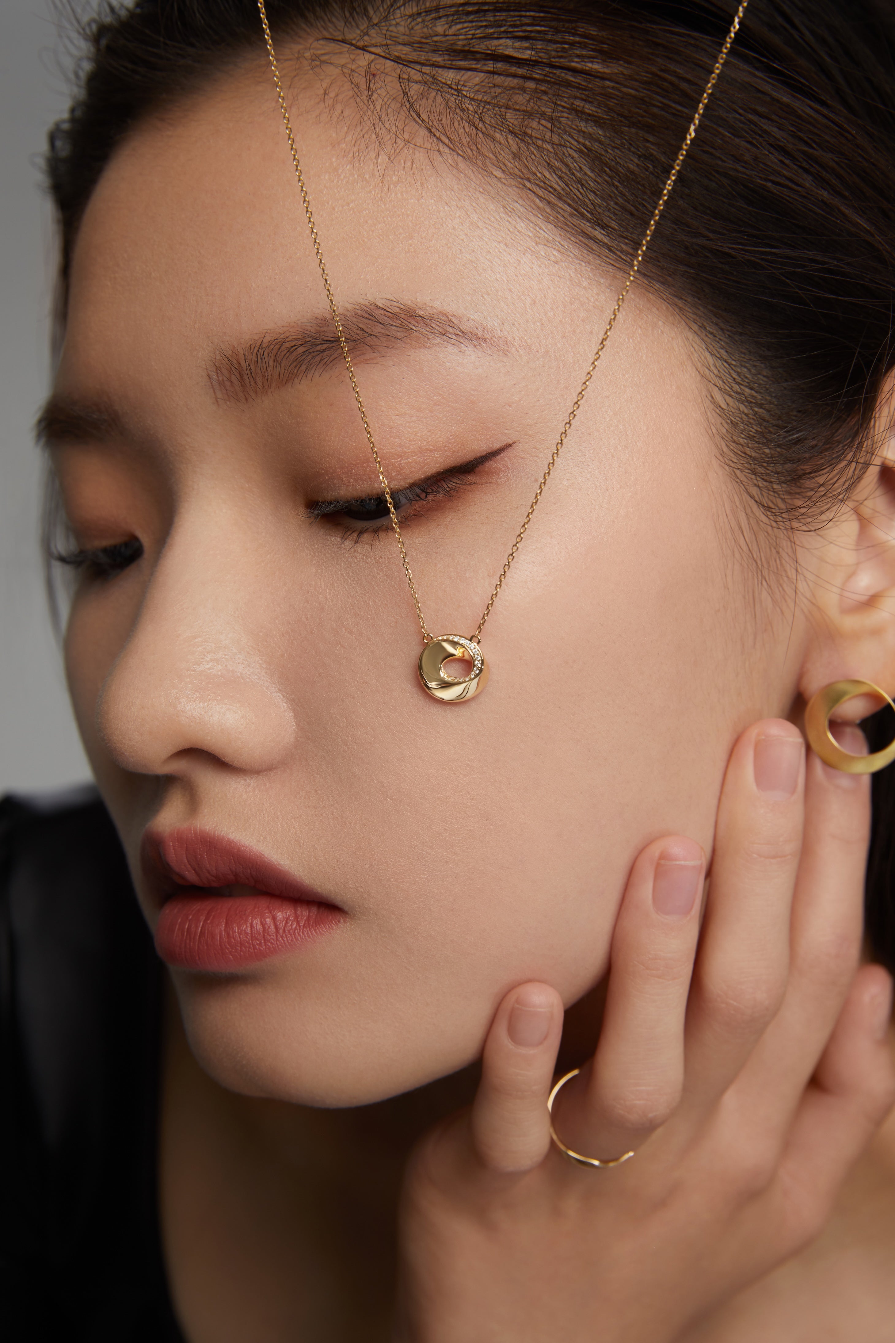 The Mobius Necklace - 18k solid gold-Inspired by the mobius strip-YIN Fine Jewelry-Chinese Modern Gold Jewelry