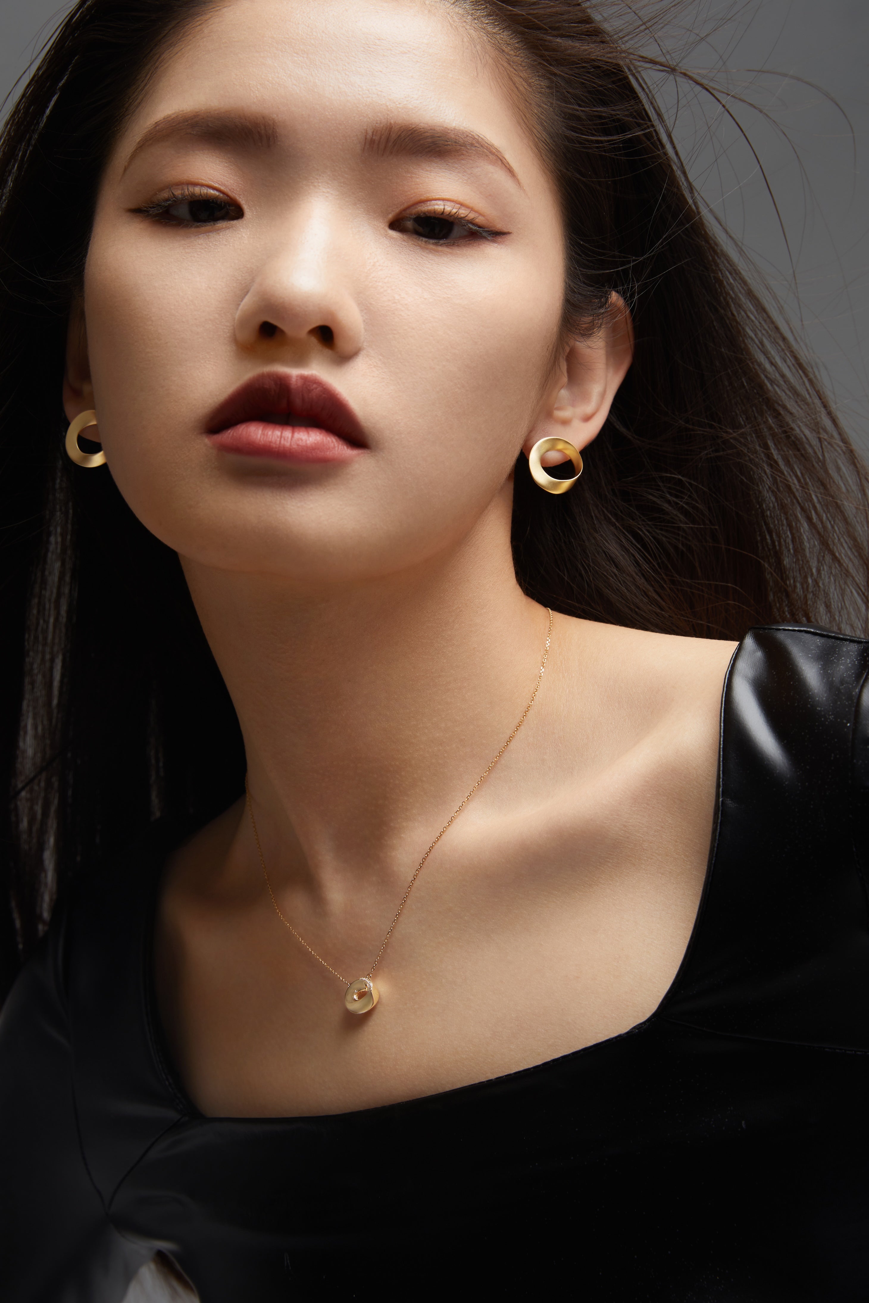 The Mobius Necklace - 18k solid gold-Inspired by the mobius strip-YIN Fine Jewelry-Chinese Modern Gold Jewelry