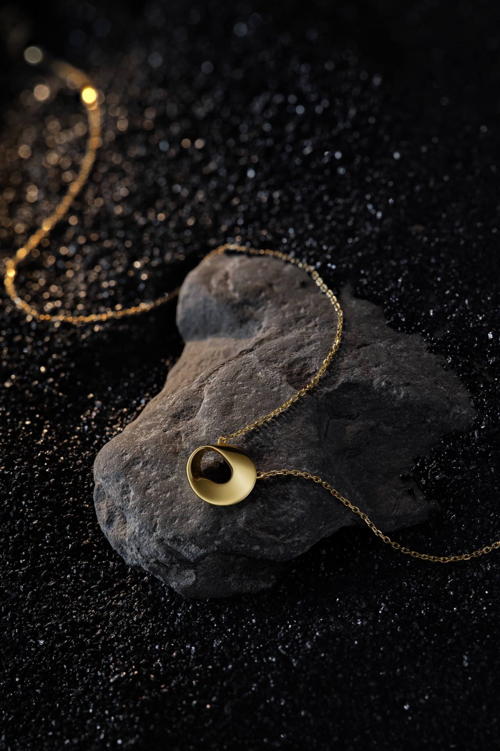 The Mobius Necklace - 18k solid gold-Inspired by the mobius strip-YIN Fine Jewelry-Chinese Modern Gold Jewelry