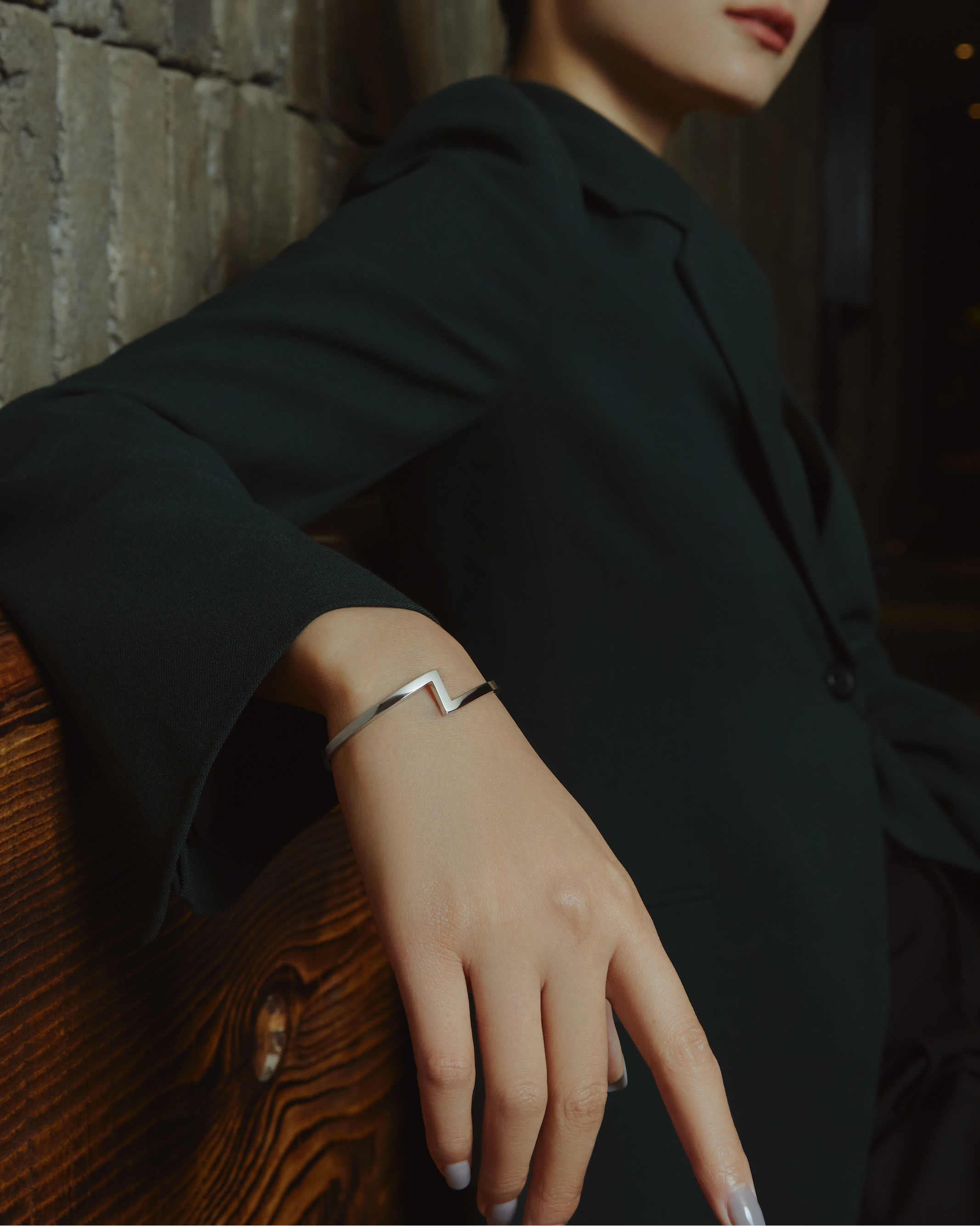 The Taiji Hinged Bangle - yinyang - 18K Solid Gold - YIN Fine Jewelry - Chinese Modern Gold Jewelry