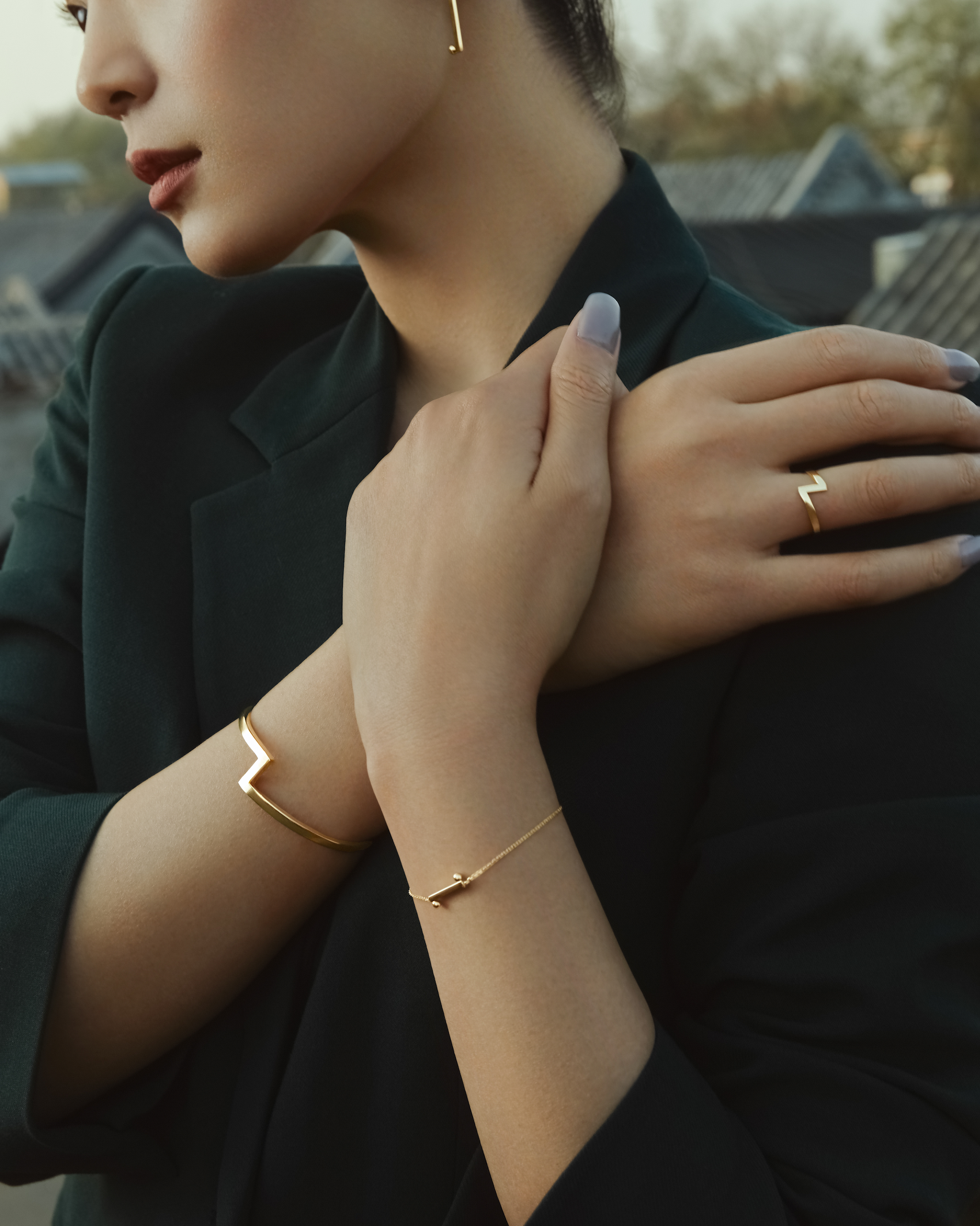 The Taiji Hinged Bangle - yinyang - 18K Solid Gold - YIN Fine Jewelry - Chinese Modern Gold Jewelry