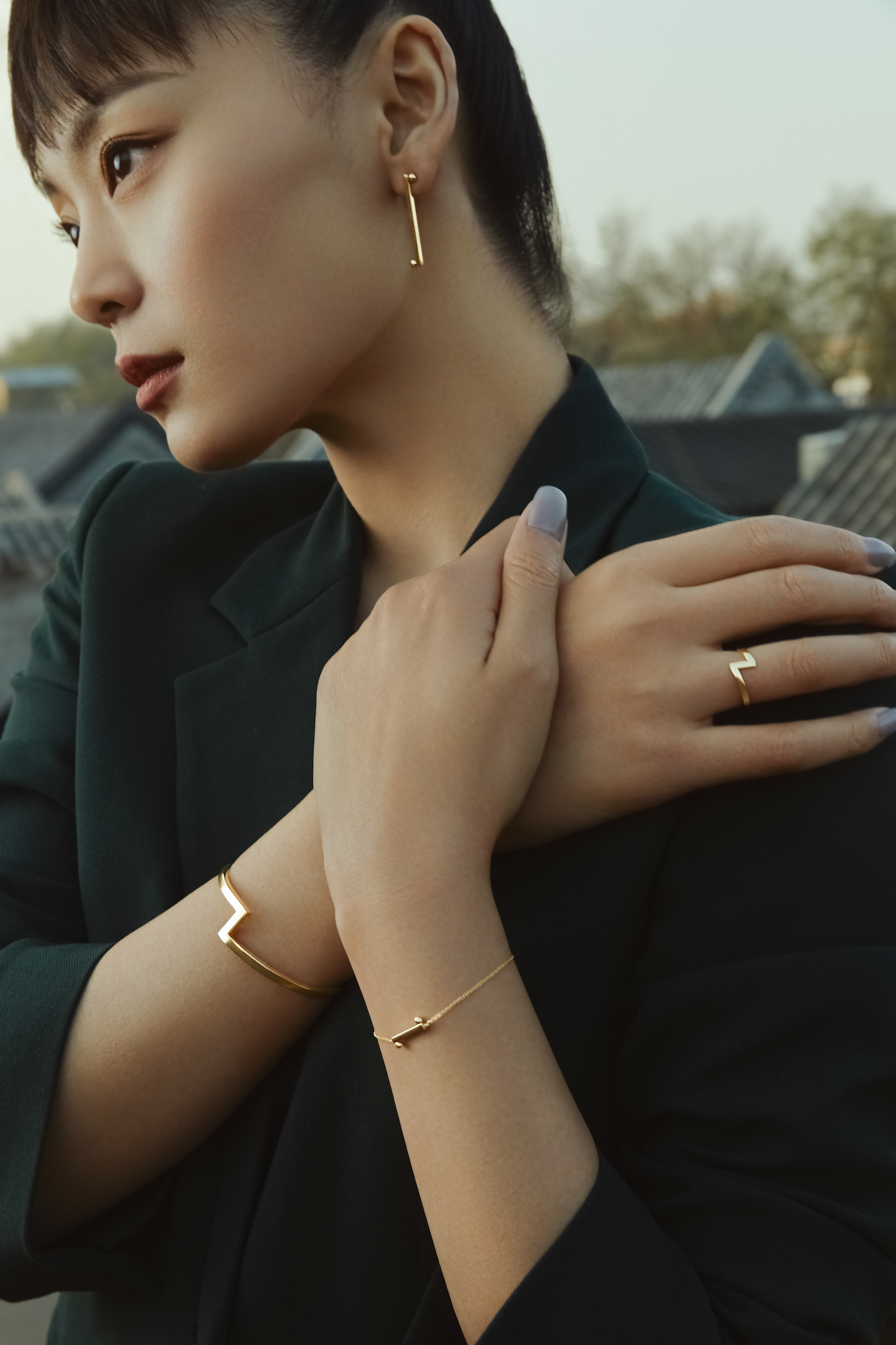 The Taiji Hinged Bangle - yinyang - 18K Solid Gold - YIN Fine Jewelry - Chinese Modern Gold Jewelry