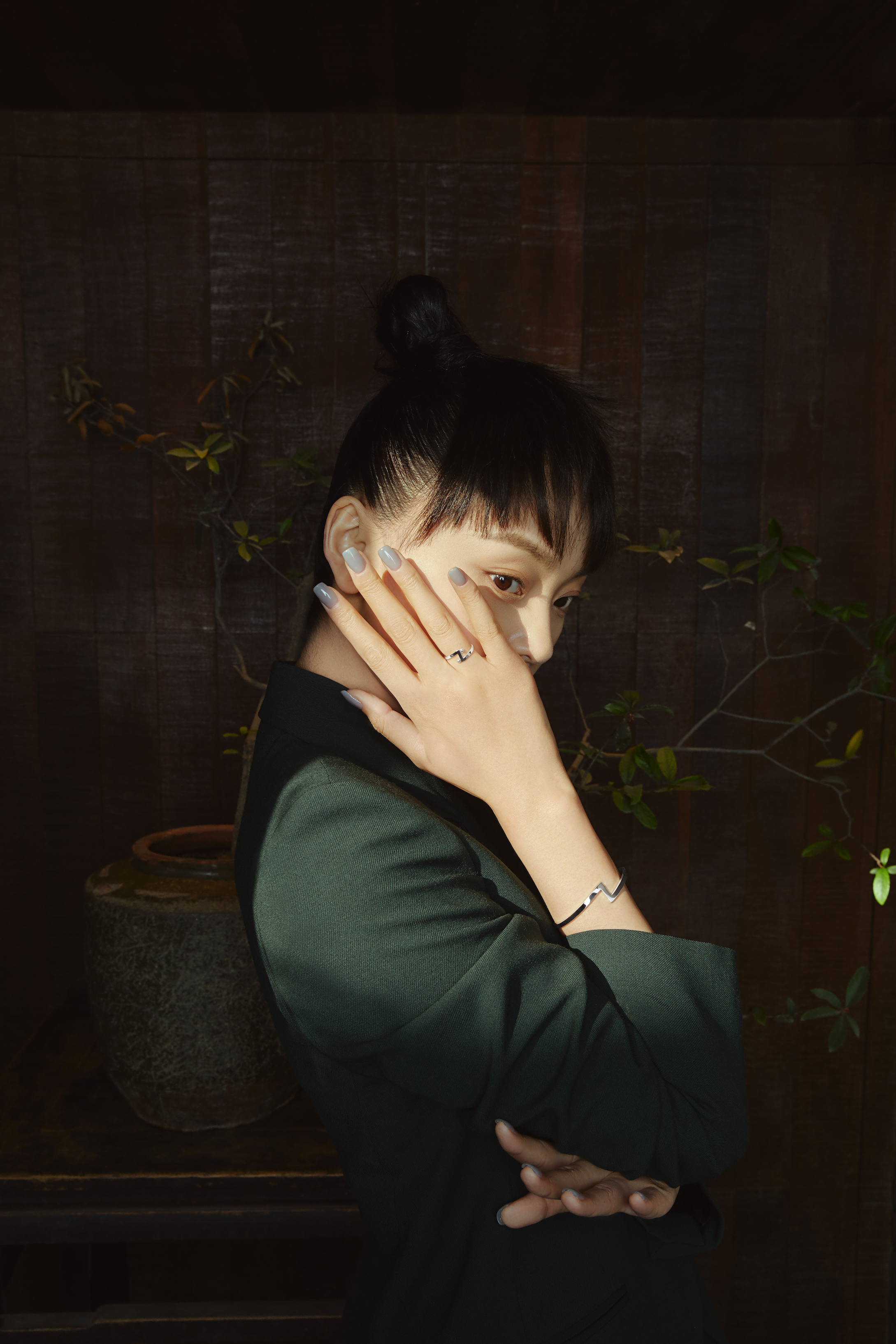 The Taiji Hinged Bangle - yinyang - 18K Solid Gold - YIN Fine Jewelry - Chinese Modern Gold Jewelry