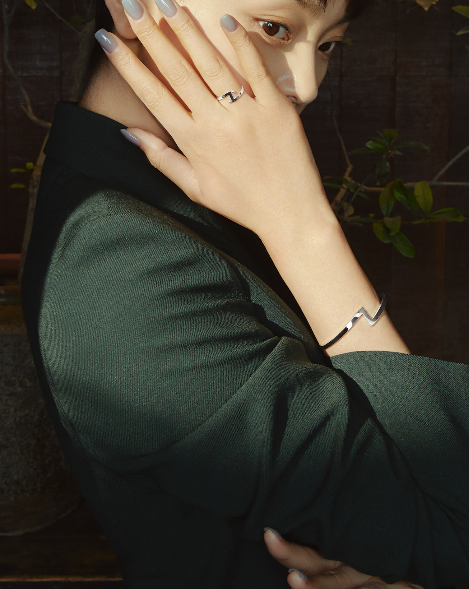 The Taiji Hinged Bangle - yinyang - 18K Solid Gold - YIN Fine Jewelry - Chinese Modern Gold Jewelry