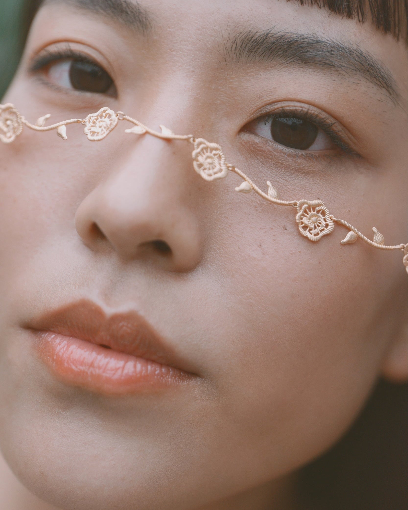 Thorned Rose Necklace - Champagne Gold