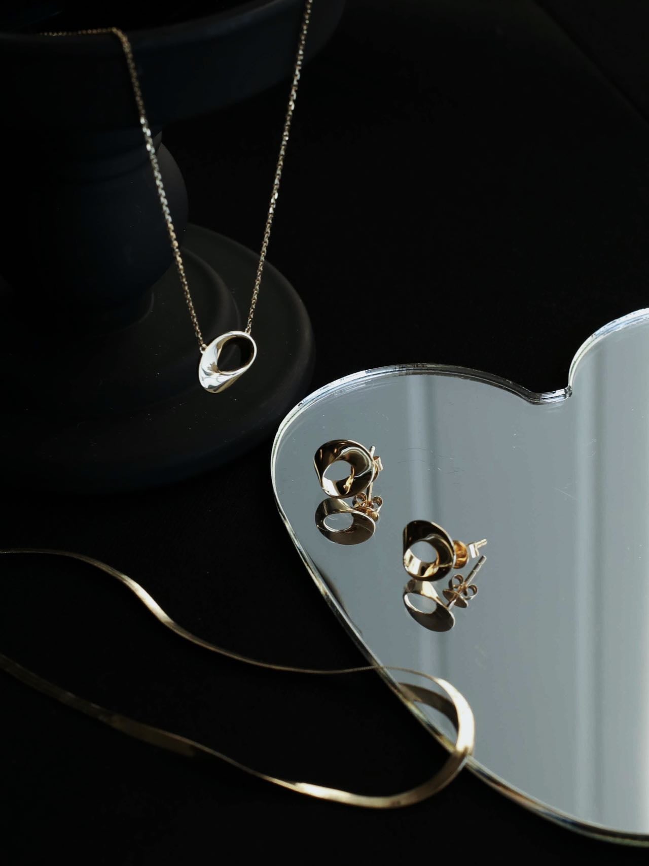 The Möbius Glow Set