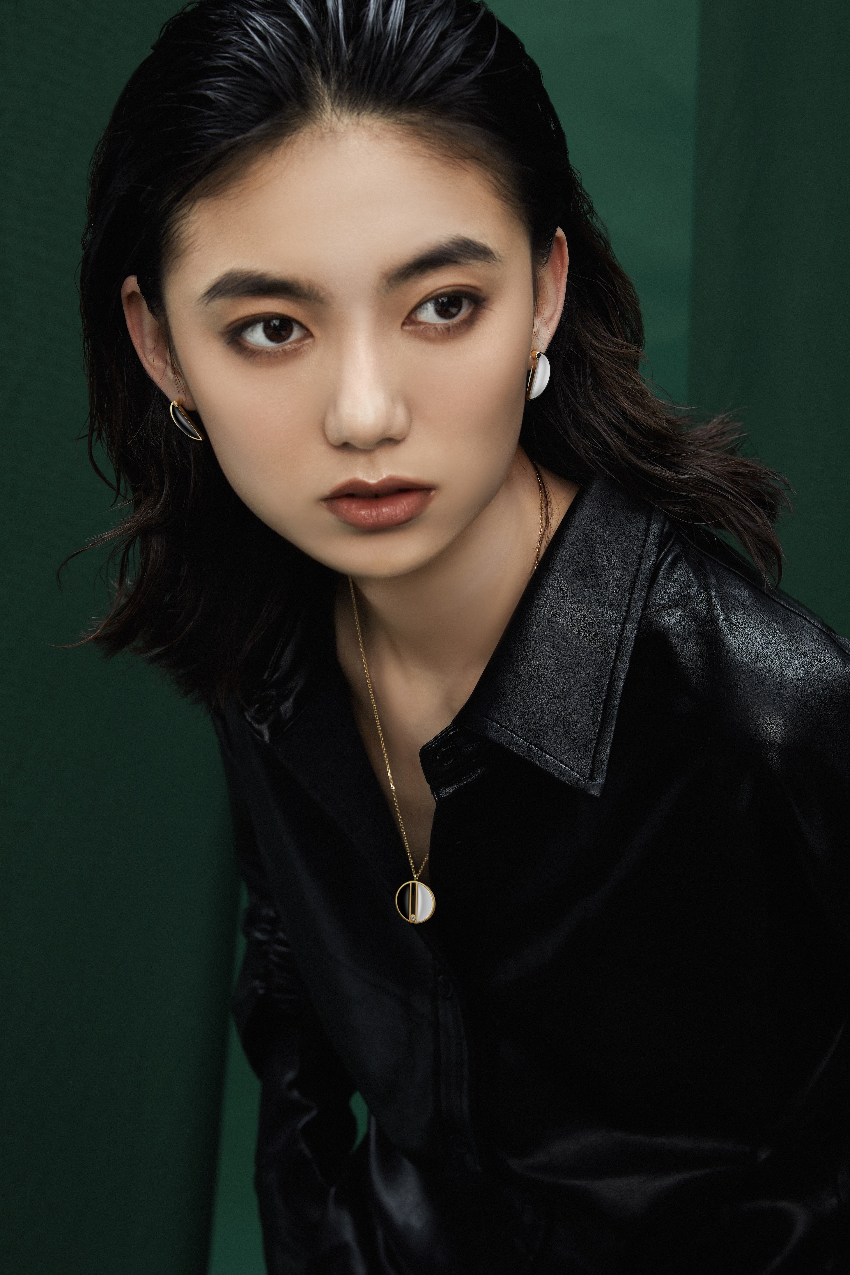 The Game of Weiqi Black & White Jade Necklace - 18K - Solid - Gold - YIN Fine Jewelry - Chinese Modern Gold Jewelry