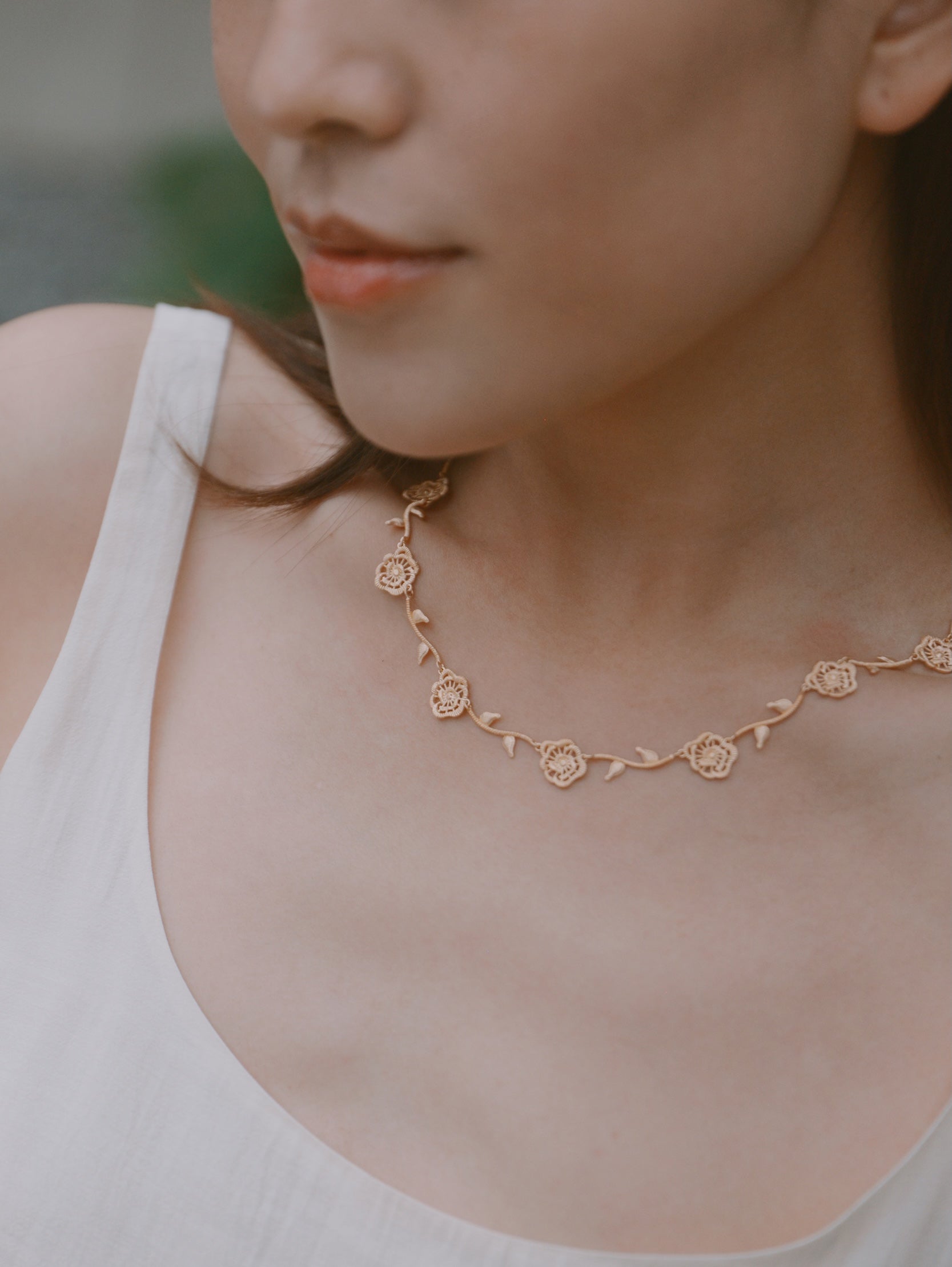 Thorned Rose Necklace - Champagne Gold
