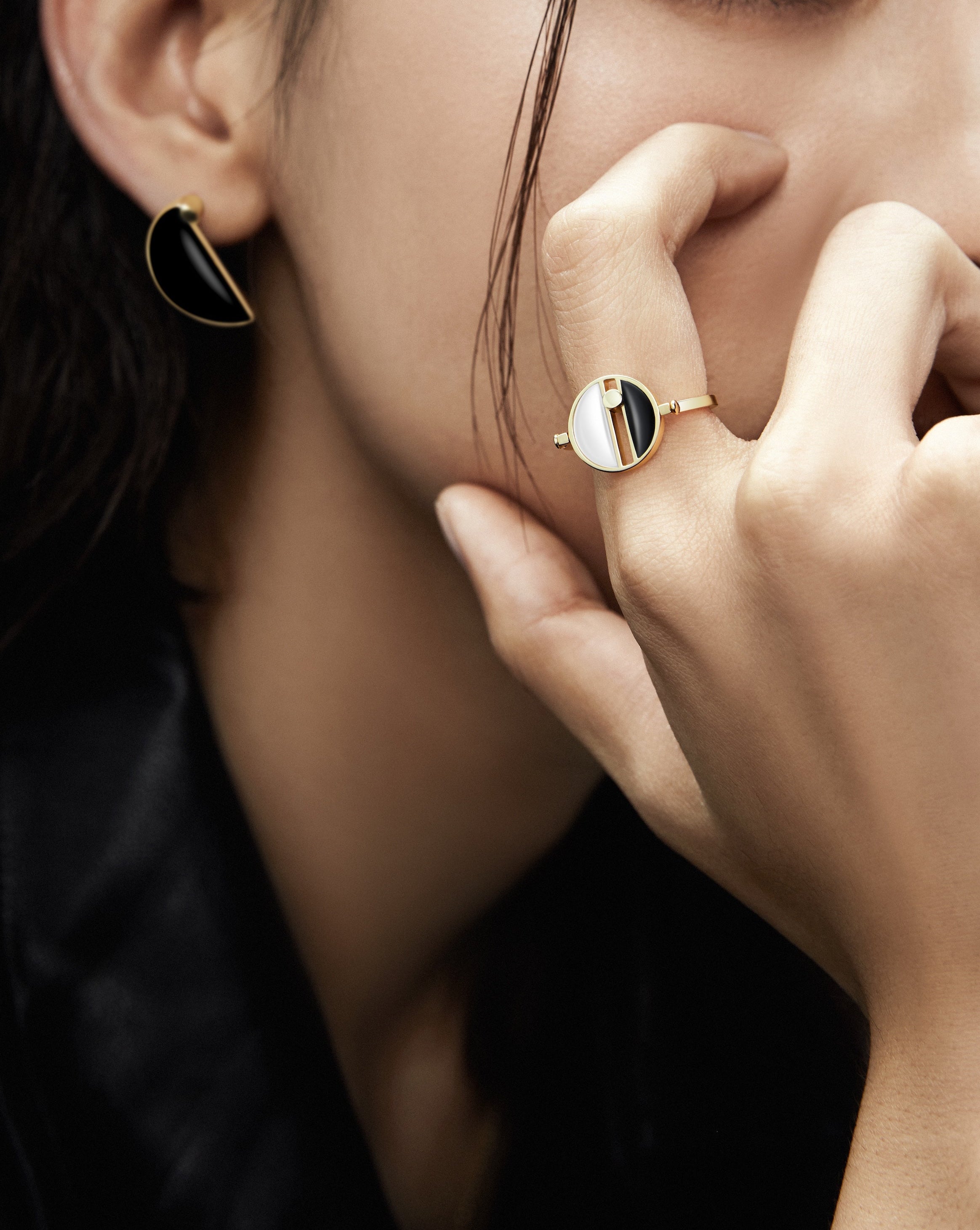 The Game of Weiqi Black & White Jade Flip Ring - 18K Solid Gold - YIN Fine Jewelry - Chinese Modern Gold Jewelry