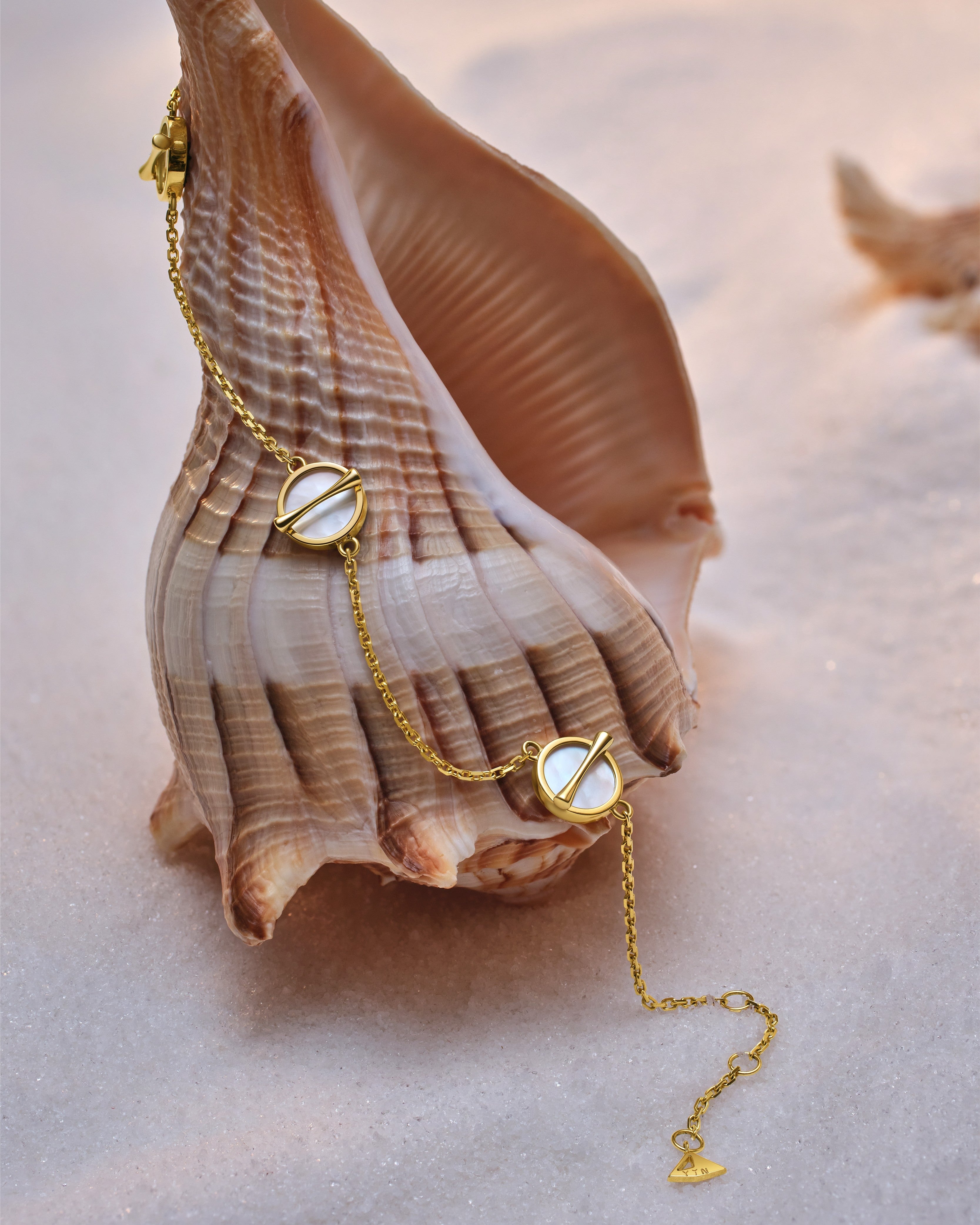 The Golden Ratio 3-motif Bracelet - Mother of Pearl - 18K Solid Gold - YIN Fine Jewelry - Chinese Modern Gold Jewelry