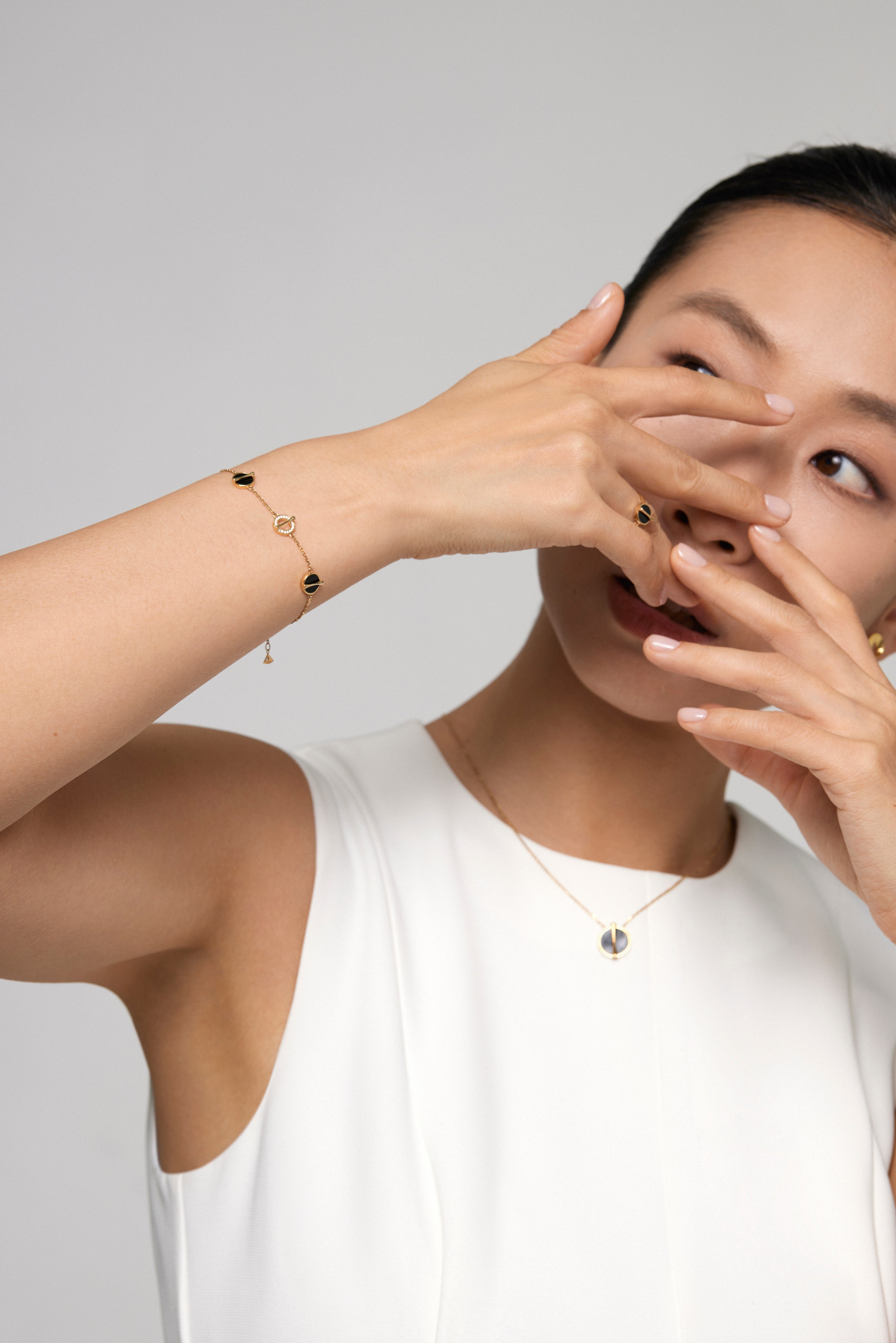The Golden Ratio 5-motif Open Diamond Bracelet - 18k solid gold  - onyx - YIN Fine Jewelry - Chinese Modern Gold Jewelry 