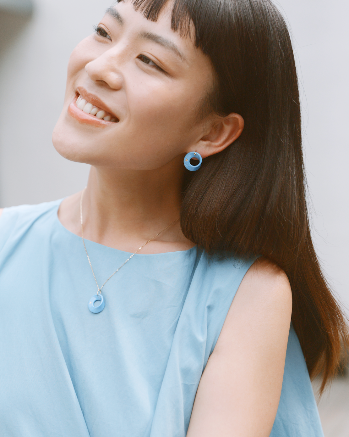 The Möbius High-Tech Ceramic Pendant Necklace - Blue