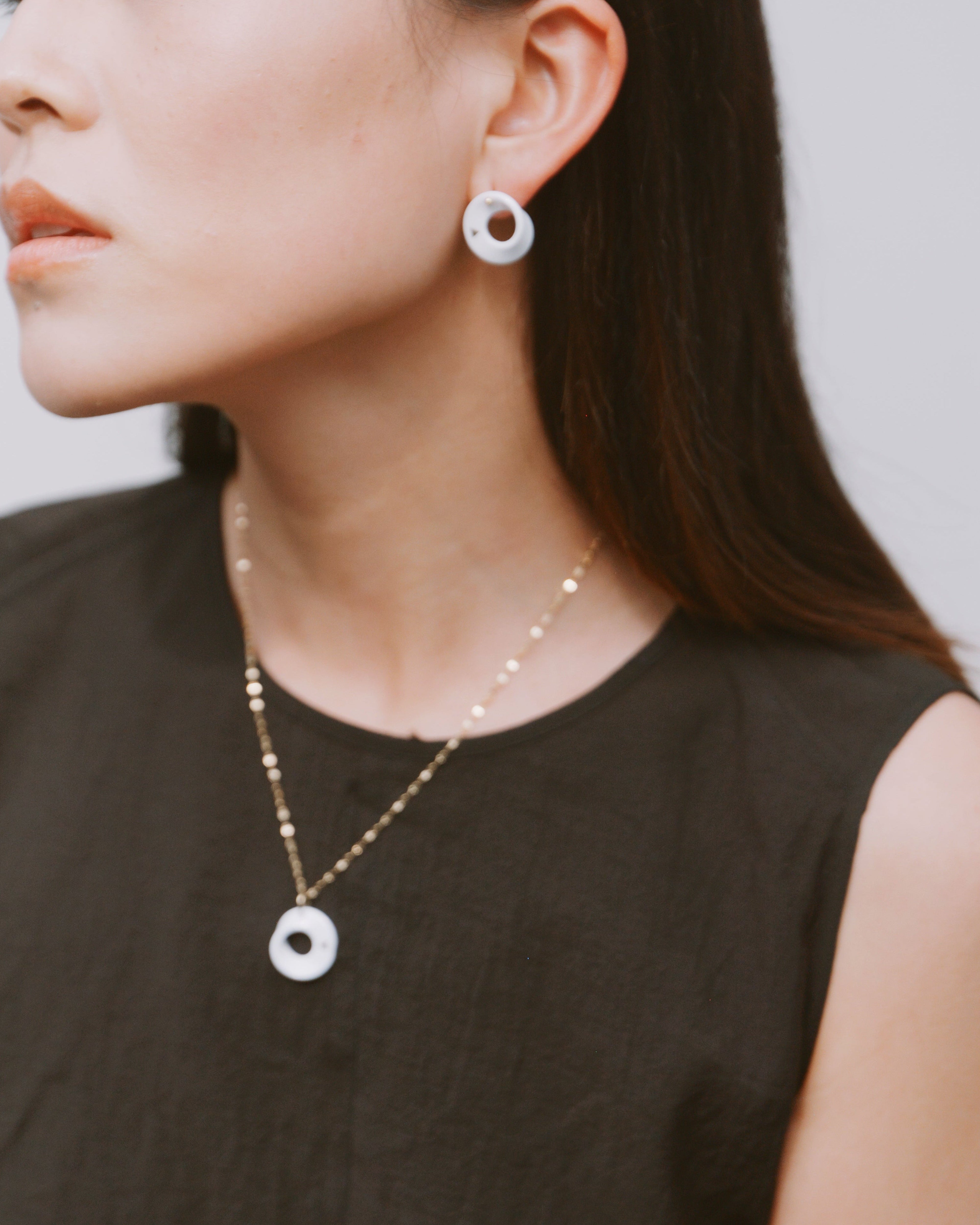 The Möbius High-Tech Ceramic Earrings - White