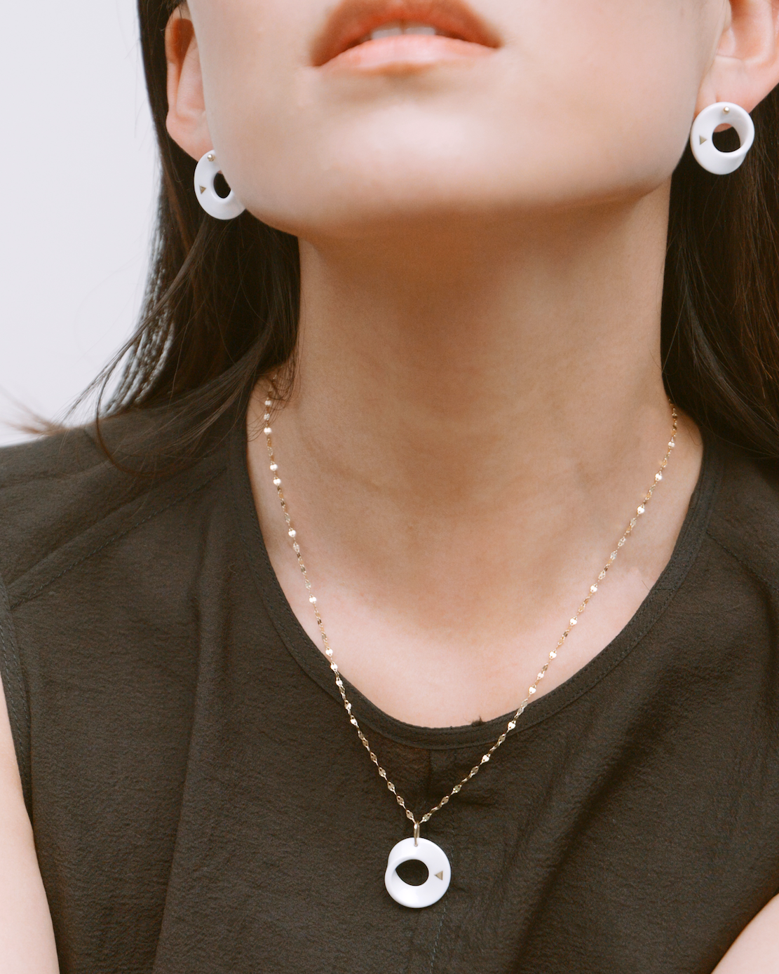 The Möbius High-Tech Ceramic Pendant Necklace - White