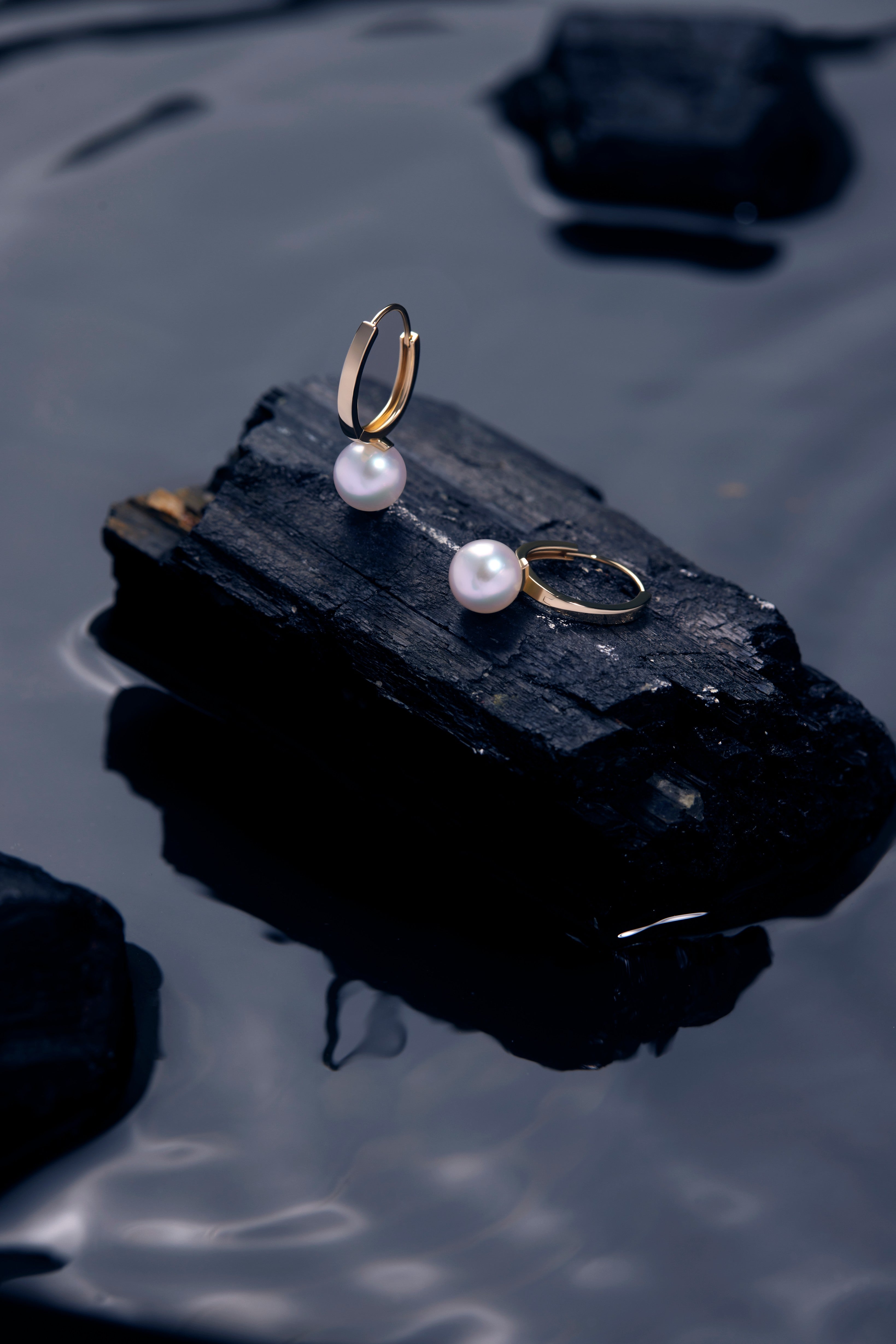 The Warm Pearl Akoya Pearl Hoop Earrings - 18K Solid Gold - YIN Fine Jewelry - Chinese Modern Gold Jewelry 