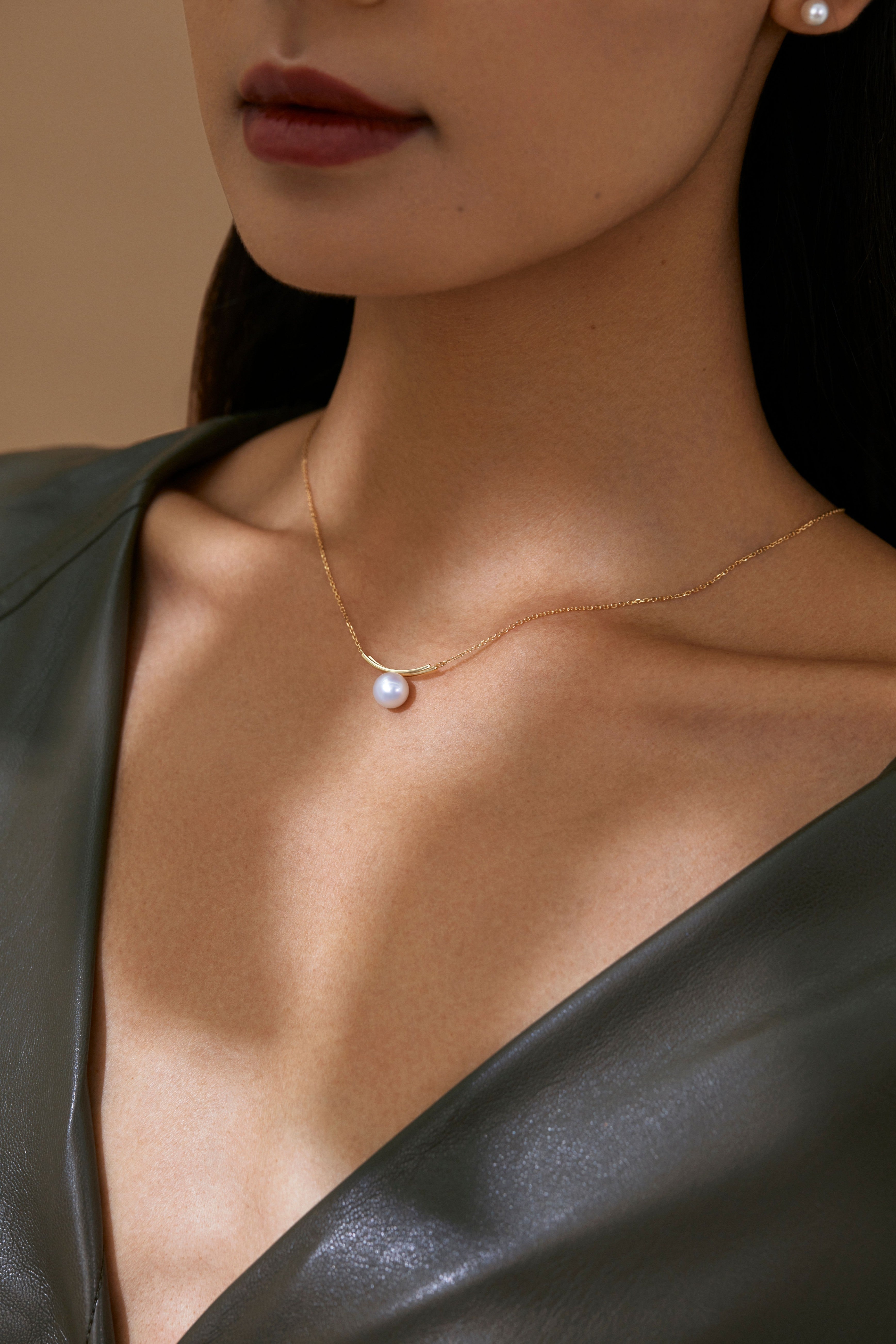 The Warm Pearl Akoya Pearl Solitaire Bar Necklace - 18K Solid Gold - YIN Fine Jewelry - Chinese Modern Gold Jewelry 