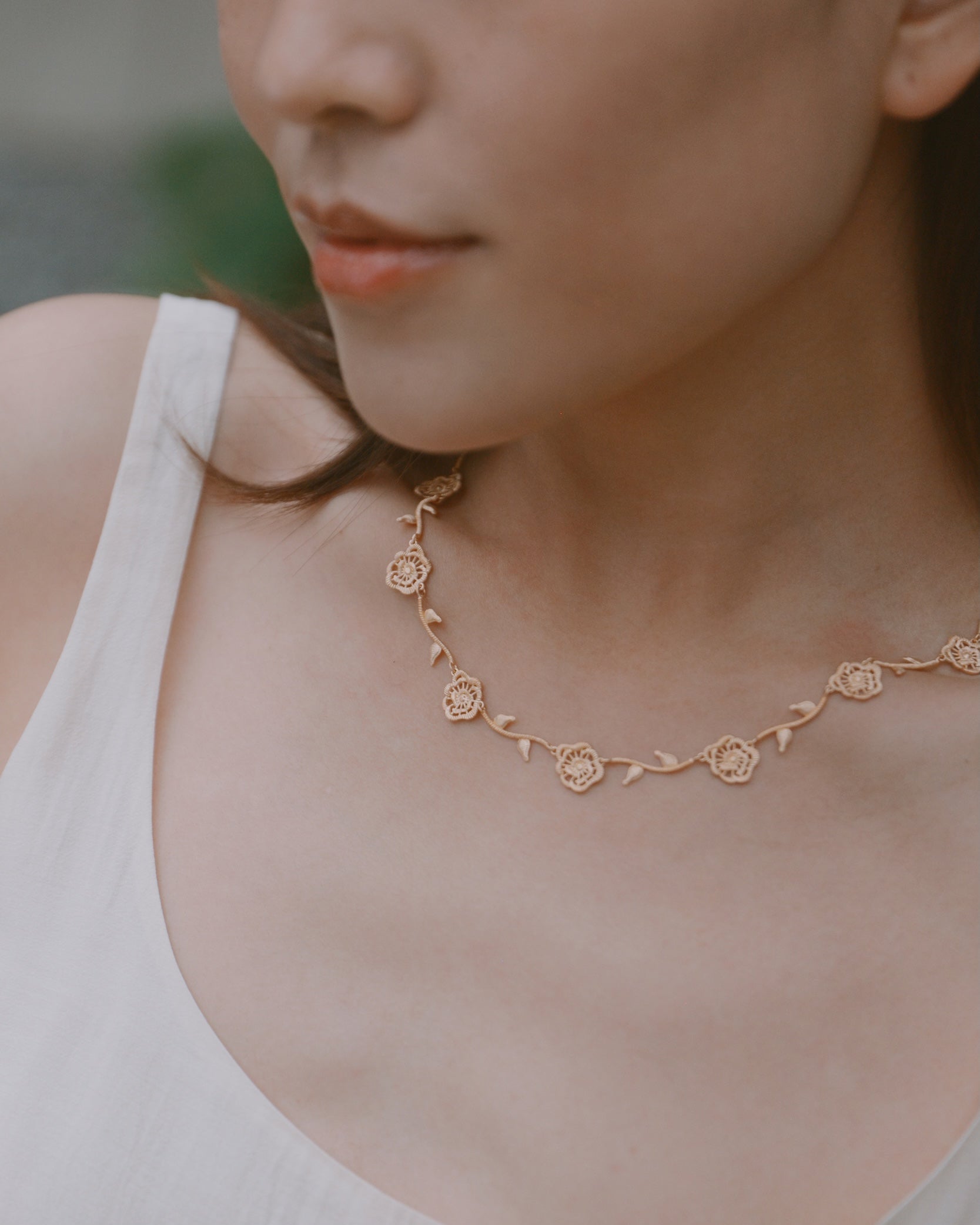 Thorned Rose Necklace - Champagne Gold