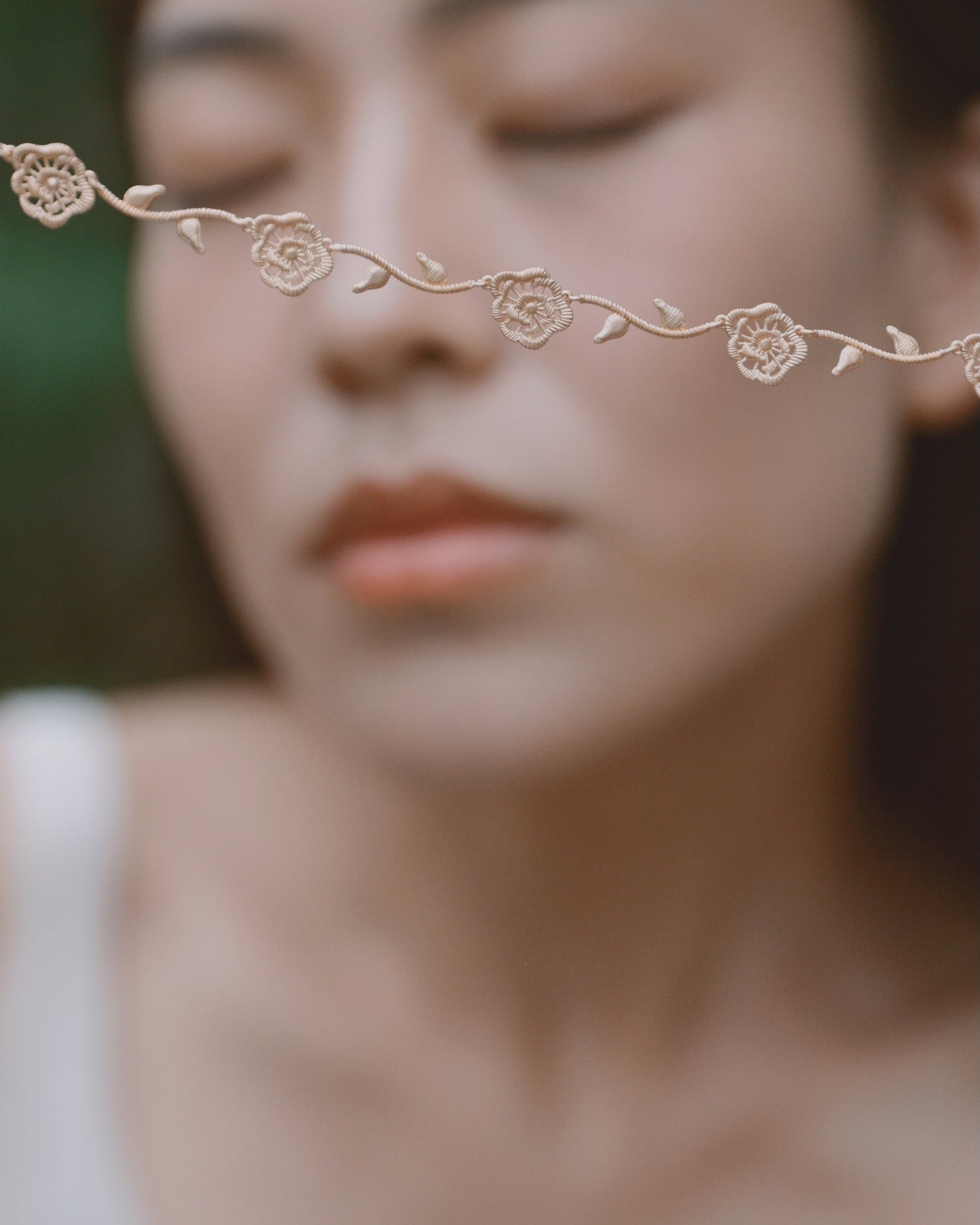 Thorned Rose Necklace - Champagne Gold